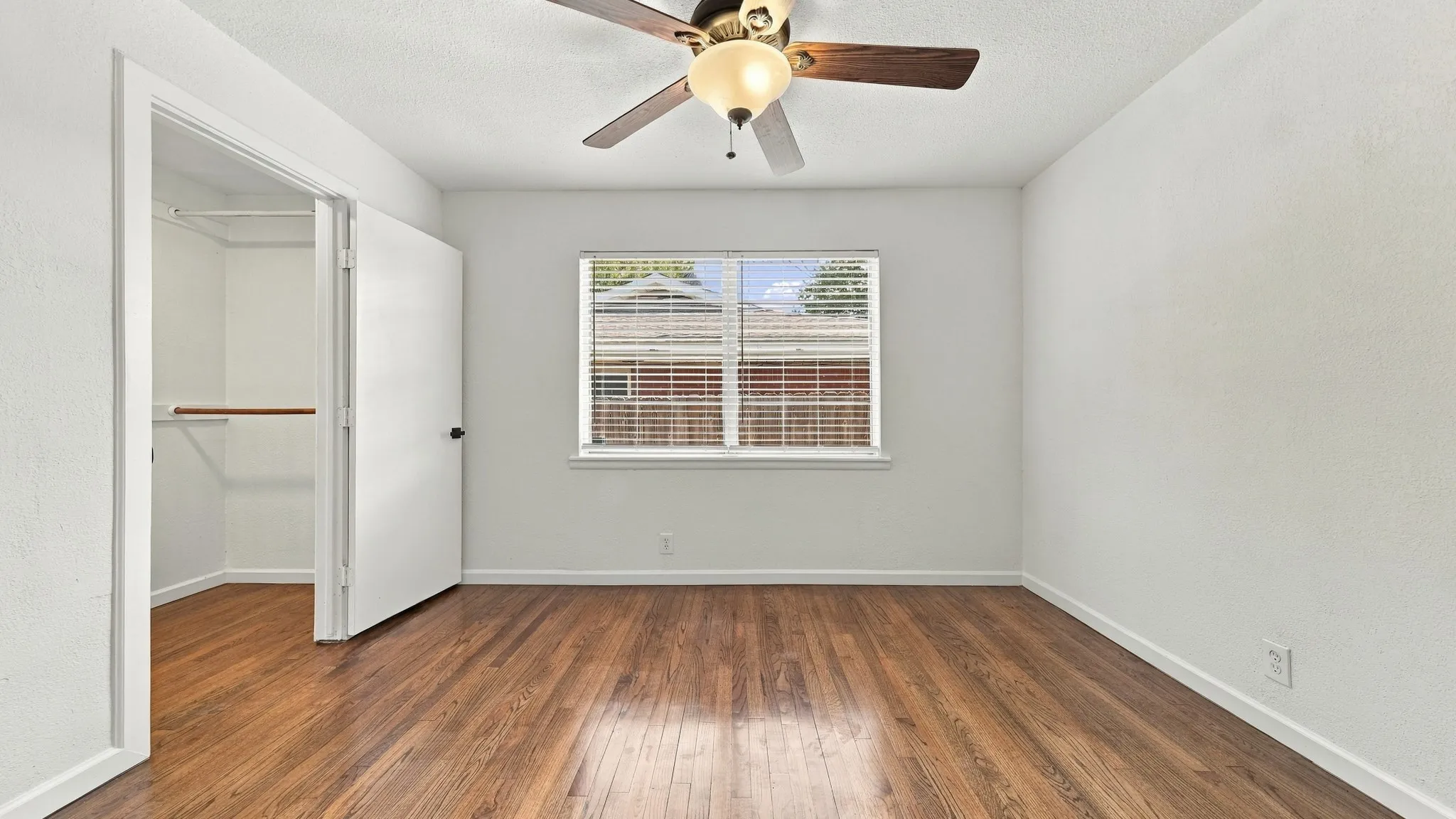 Single Family Residence For Rent in Tarrant County , 5412 Palmer Drive, Haltom City, Texas 76117, 3 Bedroom, 2 Bathroom, 2 Garage spaces, 1,456 Sqft, built in 1957, mls#21396870, Real Estate Agent in Haltom City, Homes For Rent in Tarrant county, Homes For Rent in Haltom City, Realtor in Haltom City Texas, Real Estate Brokerage Independent Realty Texas, Luminita Cordes Realtor