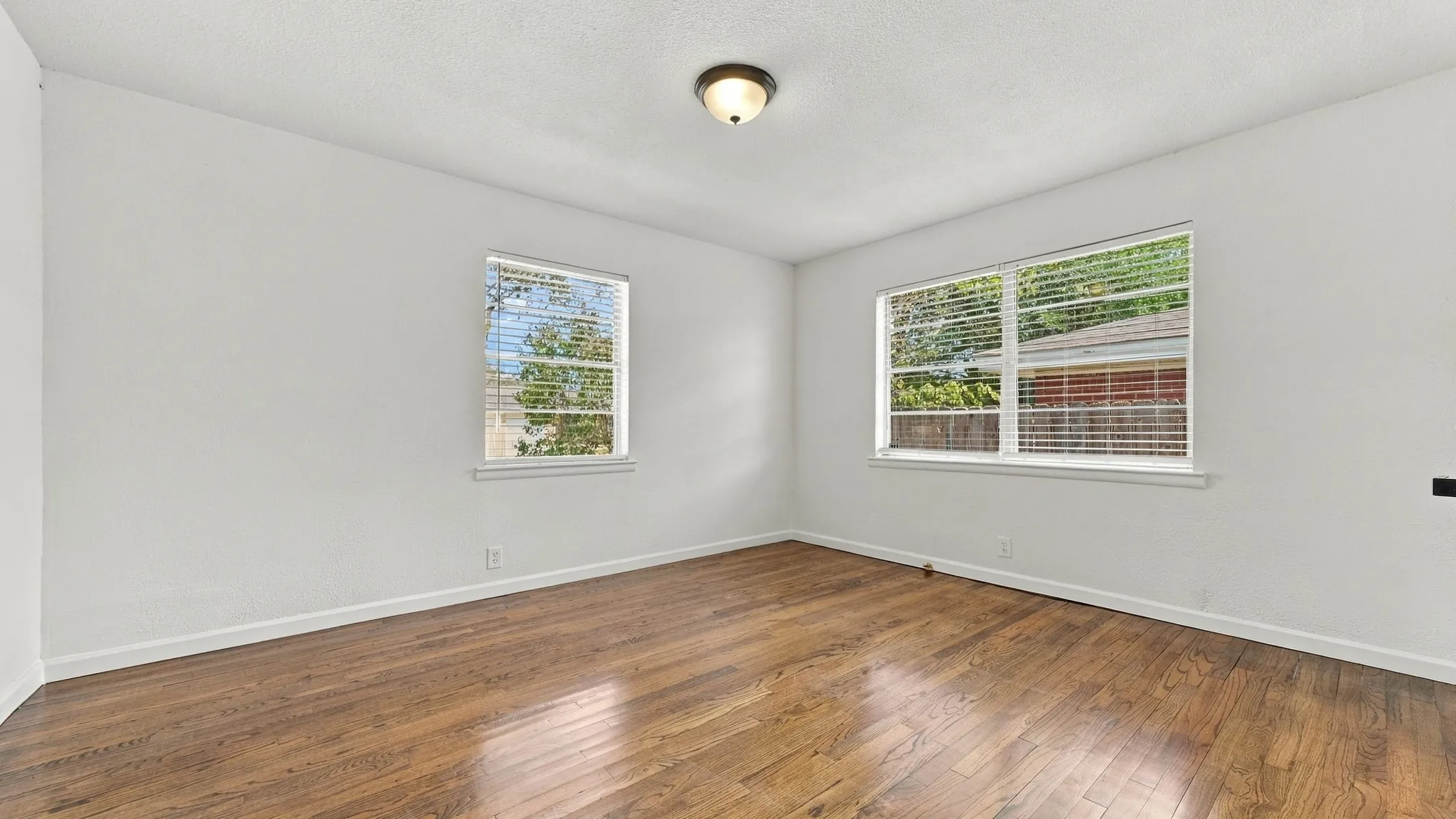 Single Family Residence For Rent in Tarrant County , 5412 Palmer Drive, Haltom City, Texas 76117, 3 Bedroom, 2 Bathroom, 2 Garage spaces, 1,456 Sqft, built in 1957, mls#21396870, Real Estate Agent in Haltom City, Homes For Rent in Tarrant county, Homes For Rent in Haltom City, Realtor in Haltom City Texas, Real Estate Brokerage Independent Realty Texas, Luminita Cordes Realtor