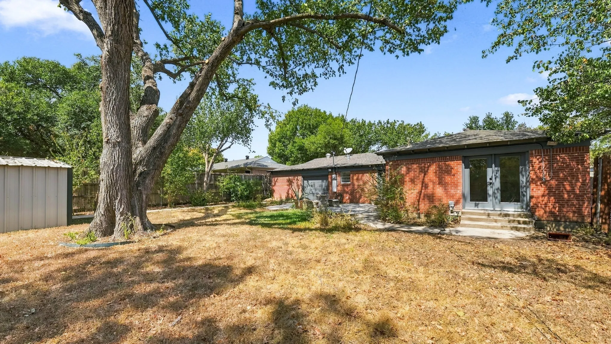 Single Family Residence For Rent in Tarrant County , 5412 Palmer Drive, Haltom City, Texas 76117, 3 Bedroom, 2 Bathroom, 2 Garage spaces, 1,456 Sqft, built in 1957, mls#21396870, Real Estate Agent in Haltom City, Homes For Rent in Tarrant county, Homes For Rent in Haltom City, Realtor in Haltom City Texas, Real Estate Brokerage Independent Realty Texas, Luminita Cordes Realtor