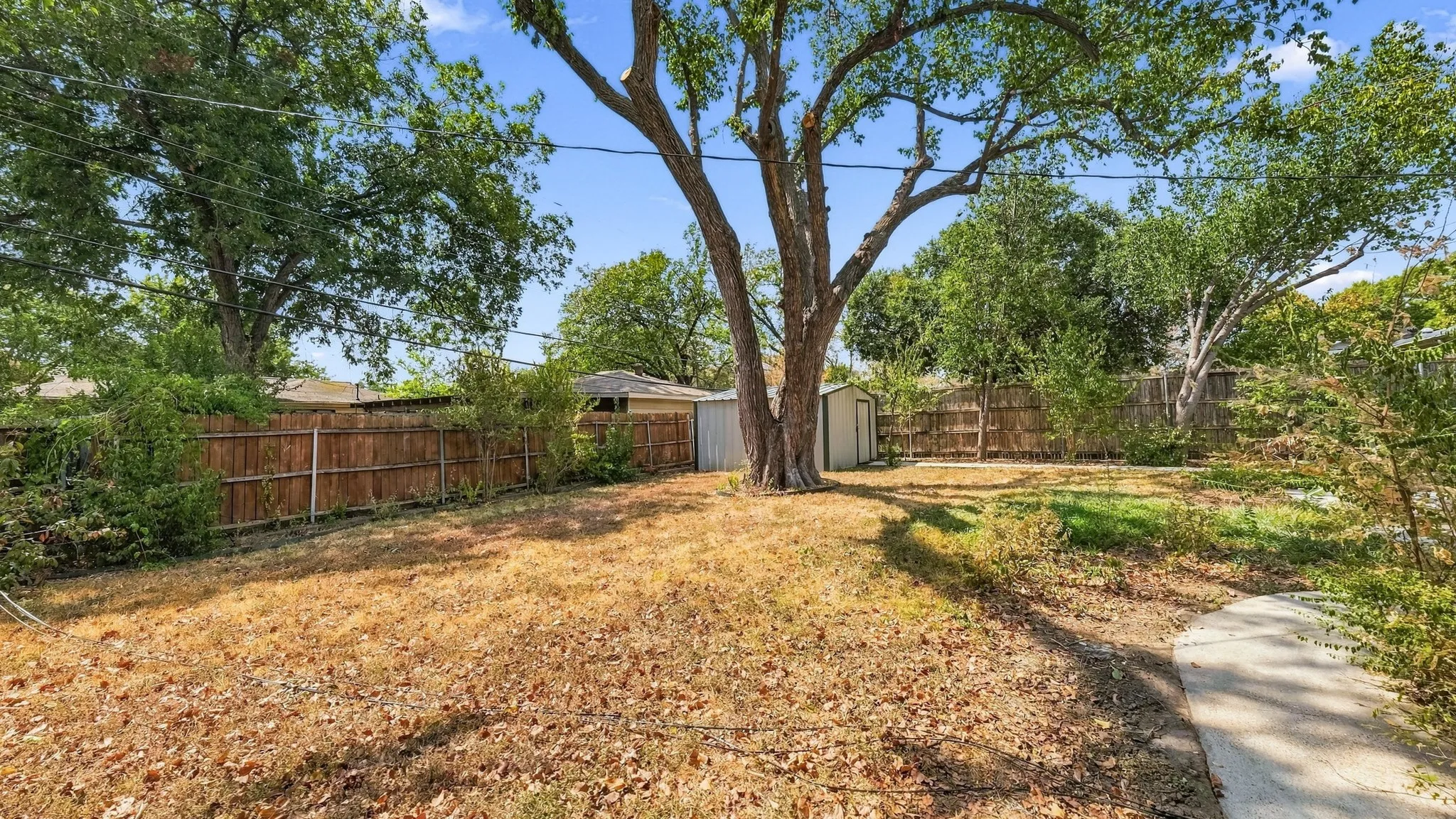 Single Family Residence For Rent in Tarrant County , 5412 Palmer Drive, Haltom City, Texas 76117, 3 Bedroom, 2 Bathroom, 2 Garage spaces, 1,456 Sqft, built in 1957, mls#21396870, Real Estate Agent in Haltom City, Homes For Rent in Tarrant county, Homes For Rent in Haltom City, Realtor in Haltom City Texas, Real Estate Brokerage Independent Realty Texas, Luminita Cordes Realtor