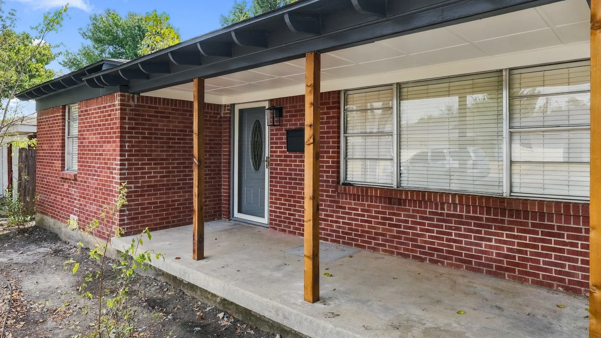 Single Family Residence For Rent in Tarrant County , 5412 Palmer Drive, Haltom City, Texas 76117, 3 Bedroom, 2 Bathroom, 2 Garage spaces, 1,456 Sqft, built in 1957, mls#21396870, Real Estate Agent in Haltom City, Homes For Rent in Tarrant county, Homes For Rent in Haltom City, Realtor in Haltom City Texas, Real Estate Brokerage Independent Realty Texas, Luminita Cordes Realtor
