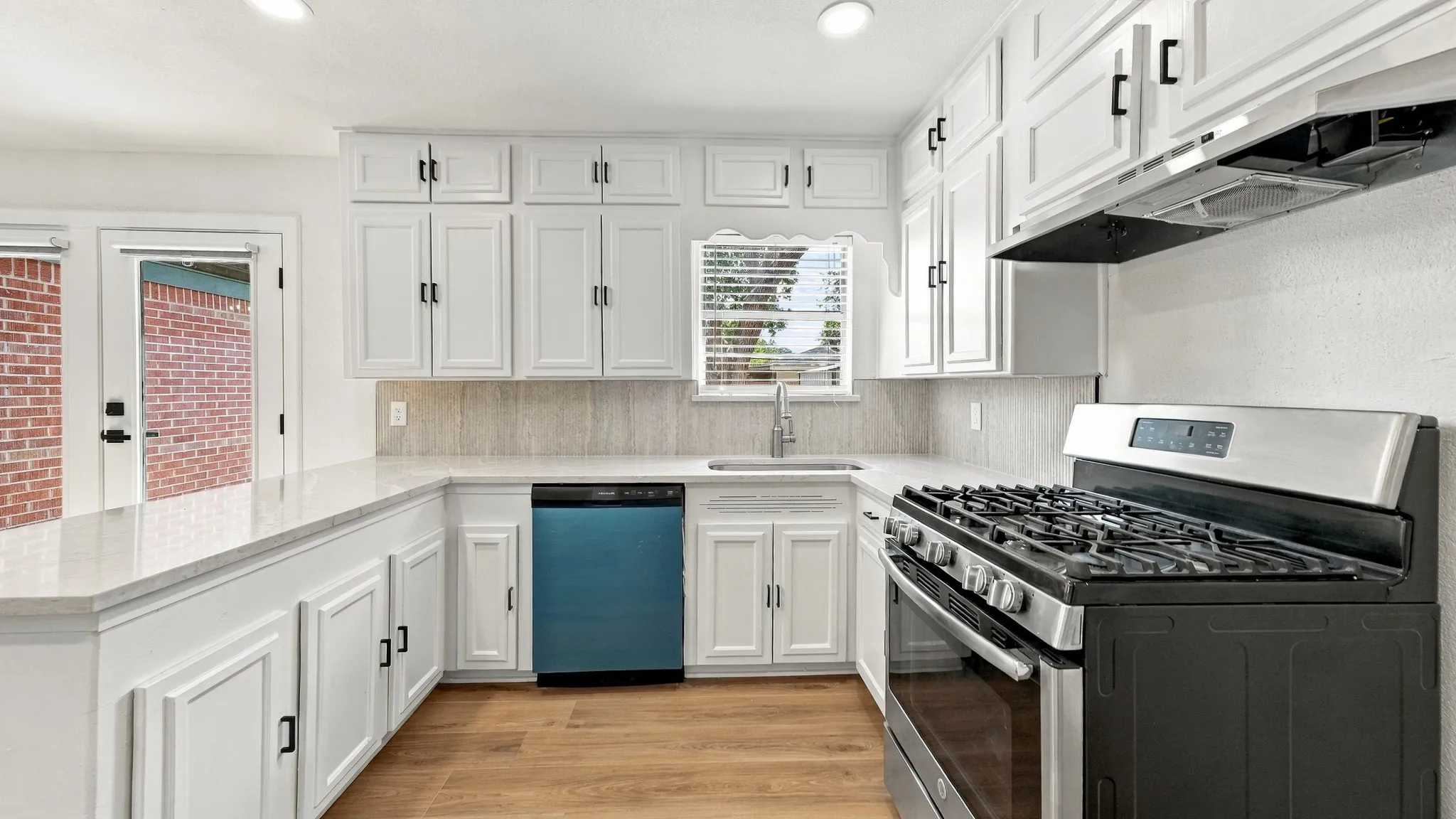 Single Family Residence For Rent in Tarrant County , 5412 Palmer Drive, Haltom City, Texas 76117, 3 Bedroom, 2 Bathroom, 2 Garage spaces, 1,456 Sqft, built in 1957, mls#21396870, Real Estate Agent in Haltom City, Homes For Rent in Tarrant county, Homes For Rent in Haltom City, Realtor in Haltom City Texas, Real Estate Brokerage Independent Realty Texas, Luminita Cordes Realtor