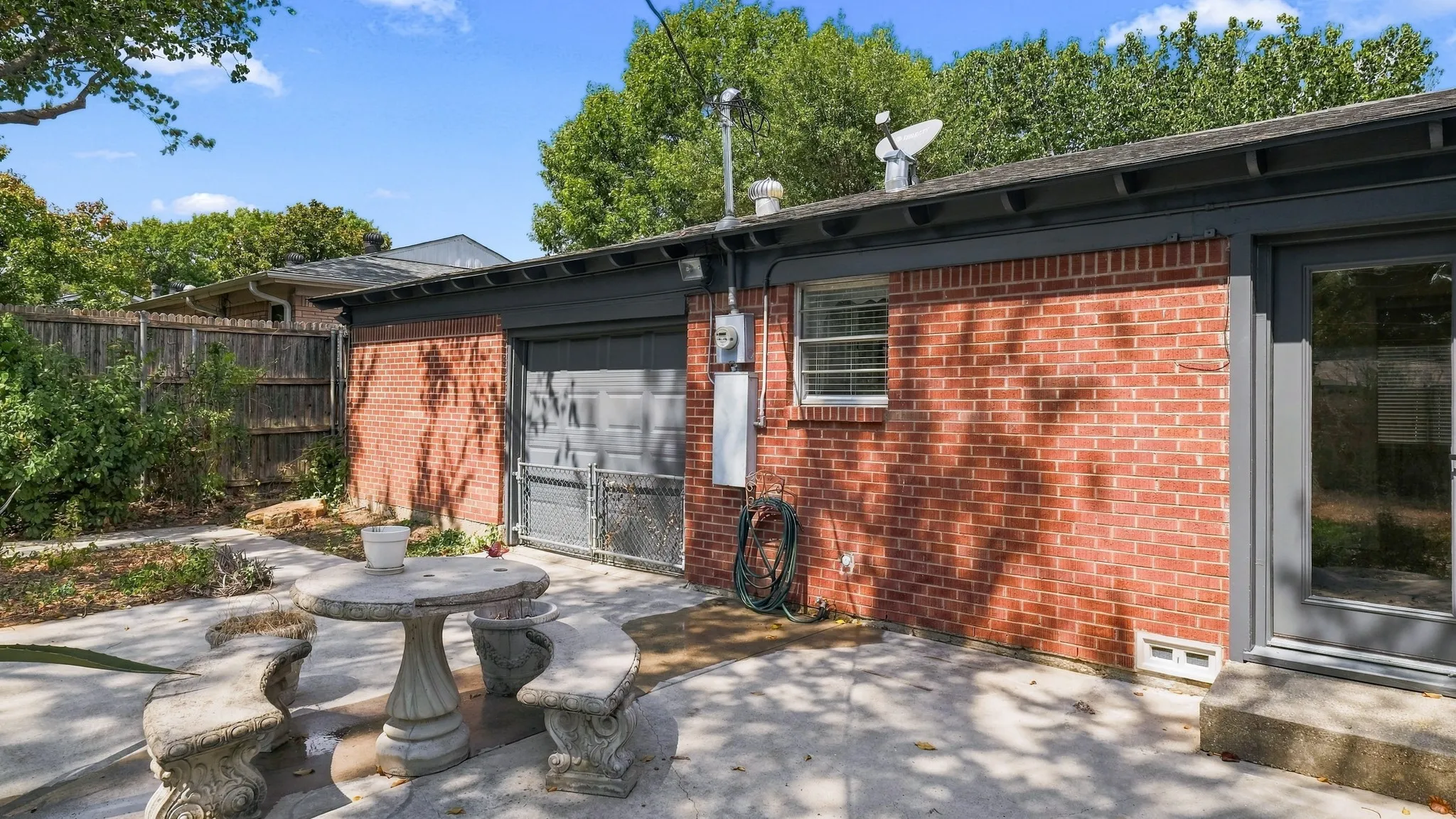 Single Family Residence For Rent in Tarrant County , 5412 Palmer Drive, Haltom City, Texas 76117, 3 Bedroom, 2 Bathroom, 2 Garage spaces, 1,456 Sqft, built in 1957, mls#21396870, Real Estate Agent in Haltom City, Homes For Rent in Tarrant county, Homes For Rent in Haltom City, Realtor in Haltom City Texas, Real Estate Brokerage Independent Realty Texas, Luminita Cordes Realtor