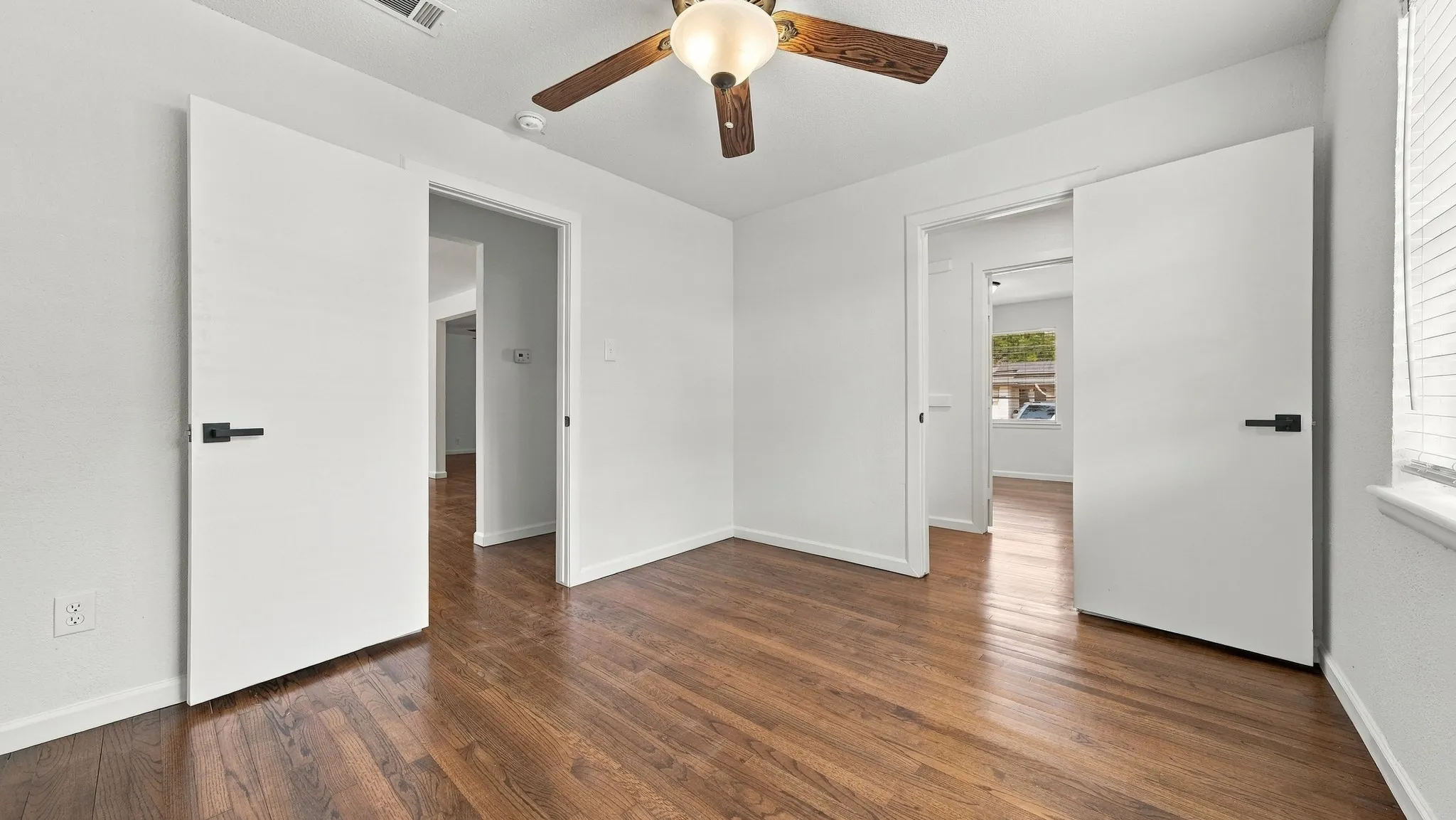 Single Family Residence For Rent in Tarrant County , 5412 Palmer Drive, Haltom City, Texas 76117, 3 Bedroom, 2 Bathroom, 2 Garage spaces, 1,456 Sqft, built in 1957, mls#21396870, Real Estate Agent in Haltom City, Homes For Rent in Tarrant county, Homes For Rent in Haltom City, Realtor in Haltom City Texas, Real Estate Brokerage Independent Realty Texas, Luminita Cordes Realtor