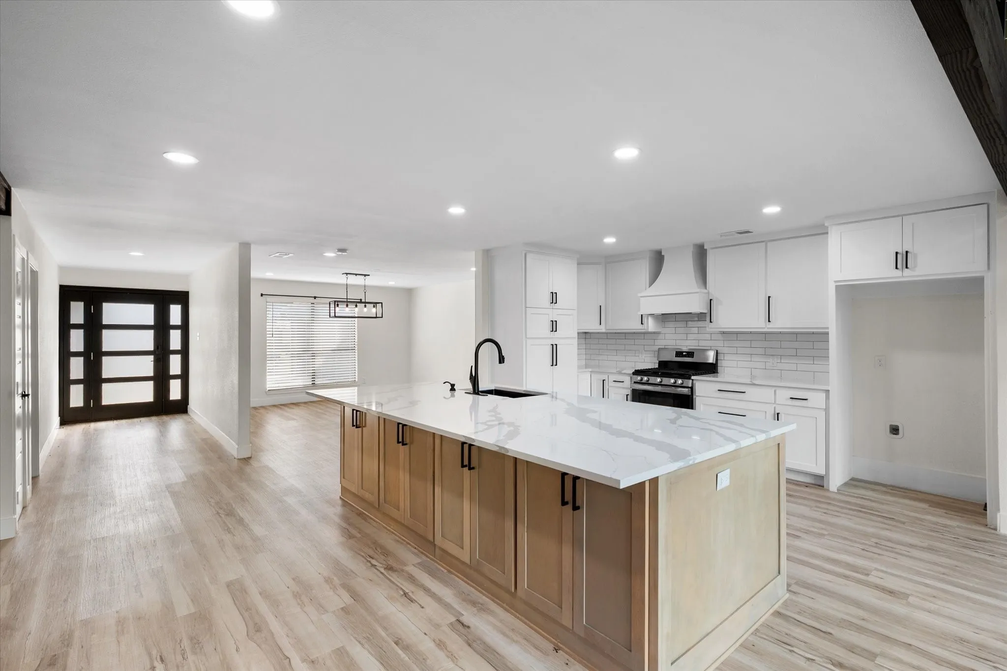 Single Family Residence For Sale in Tarrant County , 1108 San Juan Court, Arlington, Texas 76012, 4 Bedroom, 2 Bathroom, 2 Garage spaces, 3,678 Sqft, built in 1985, mls#21393123, Real Estate Agent in Arlington, Homes For Sale in Tarrant county, Homes For Sale in Arlington, Realtor in Arlington Texas, Real Estate Brokerage Independent Realty Texas, Luminita Cordes Realtor