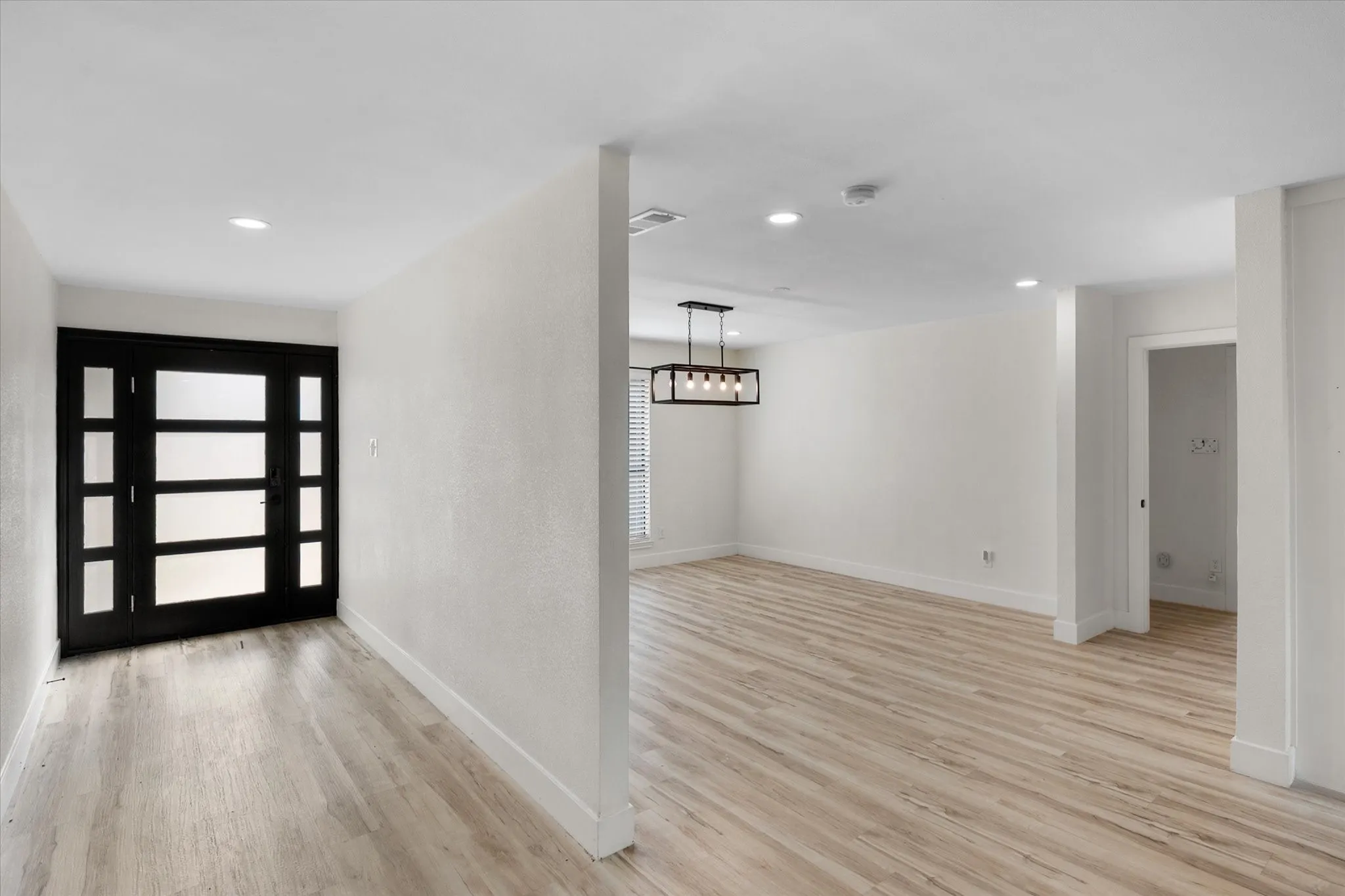 Single Family Residence For Sale in Tarrant County , 1108 San Juan Court, Arlington, Texas 76012, 4 Bedroom, 2 Bathroom, 2 Garage spaces, 3,678 Sqft, built in 1985, mls#21393123, Real Estate Agent in Arlington, Homes For Sale in Tarrant county, Homes For Sale in Arlington, Realtor in Arlington Texas, Real Estate Brokerage Independent Realty Texas, Luminita Cordes Realtor