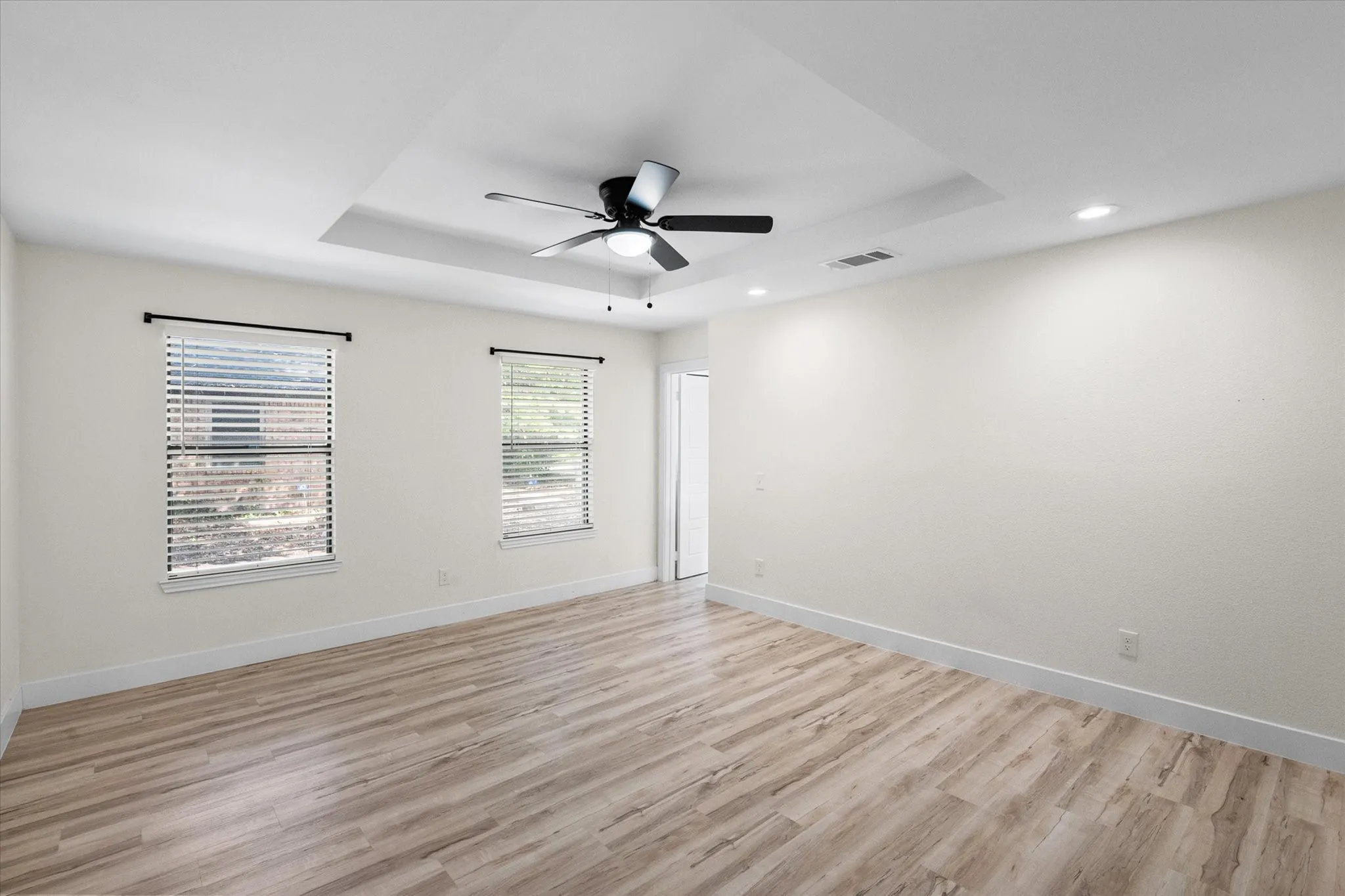 Single Family Residence For Sale in Tarrant County , 1108 San Juan Court, Arlington, Texas 76012, 4 Bedroom, 2 Bathroom, 2 Garage spaces, 3,678 Sqft, built in 1985, mls#21393123, Real Estate Agent in Arlington, Homes For Sale in Tarrant county, Homes For Sale in Arlington, Realtor in Arlington Texas, Real Estate Brokerage Independent Realty Texas, Luminita Cordes Realtor