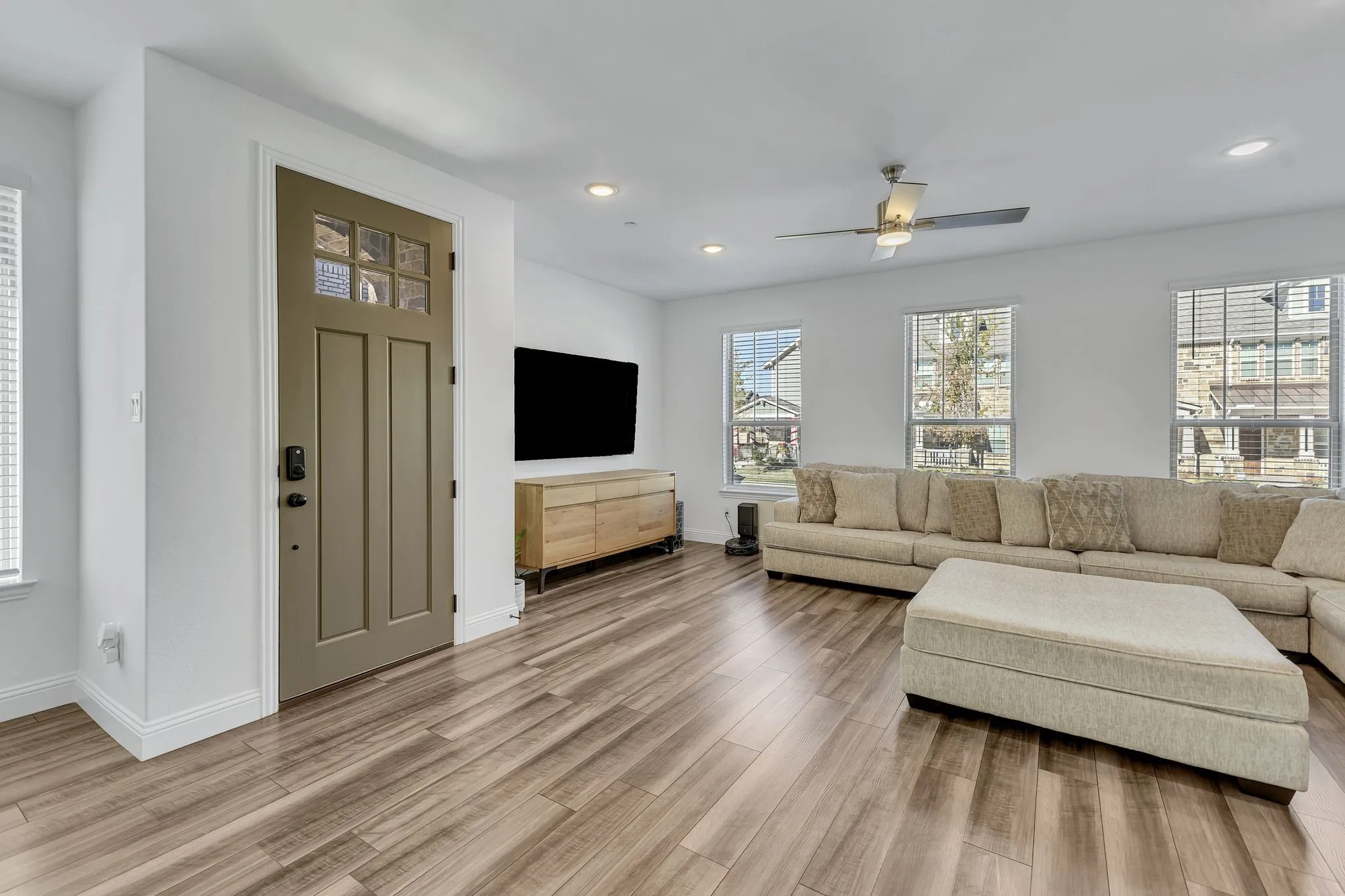 Townhouse For Rent in Dallas County , 2654 Settlers Place, Garland, Texas 75042, 3 Bedroom, 3 Bathroom, 2 Garage spaces, 2,001 Sqft, built in 2022, mls#21396892, Real Estate Agent in Garland, Homes For Rent in Dallas county, Homes For Rent in Garland, Realtor in Garland Texas, Real Estate Brokerage Independent Realty Texas, Luminita Cordes Realtor