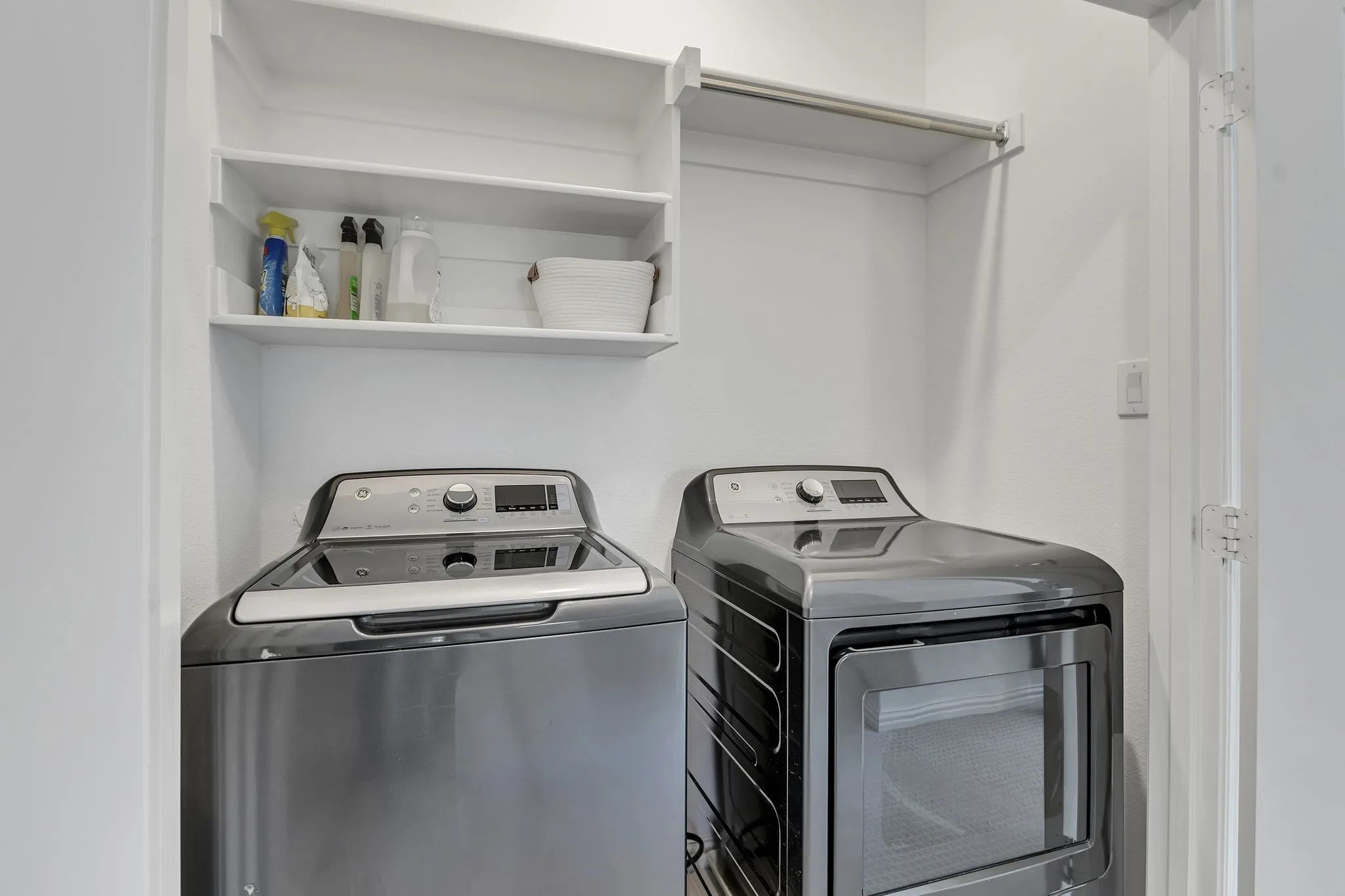 Townhouse For Rent in Dallas County , 2654 Settlers Place, Garland, Texas 75042, 3 Bedroom, 3 Bathroom, 2 Garage spaces, 2,001 Sqft, built in 2022, mls#21396892, Real Estate Agent in Garland, Homes For Rent in Dallas county, Homes For Rent in Garland, Realtor in Garland Texas, Real Estate Brokerage Independent Realty Texas, Luminita Cordes Realtor