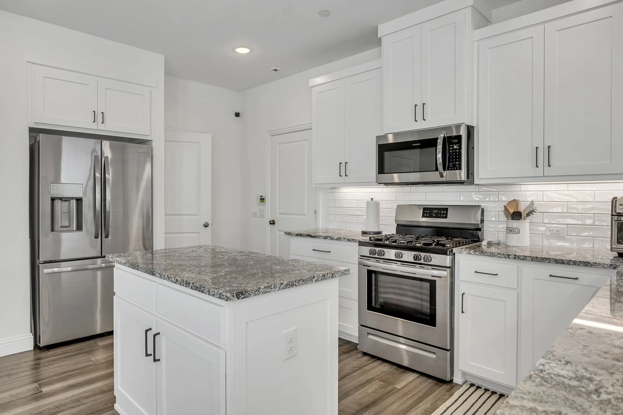 Townhouse For Rent in Dallas County , 2654 Settlers Place, Garland, Texas 75042, 3 Bedroom, 3 Bathroom, 2 Garage spaces, 2,001 Sqft, built in 2022, mls#21396892, Real Estate Agent in Garland, Homes For Rent in Dallas county, Homes For Rent in Garland, Realtor in Garland Texas, Real Estate Brokerage Independent Realty Texas, Luminita Cordes Realtor