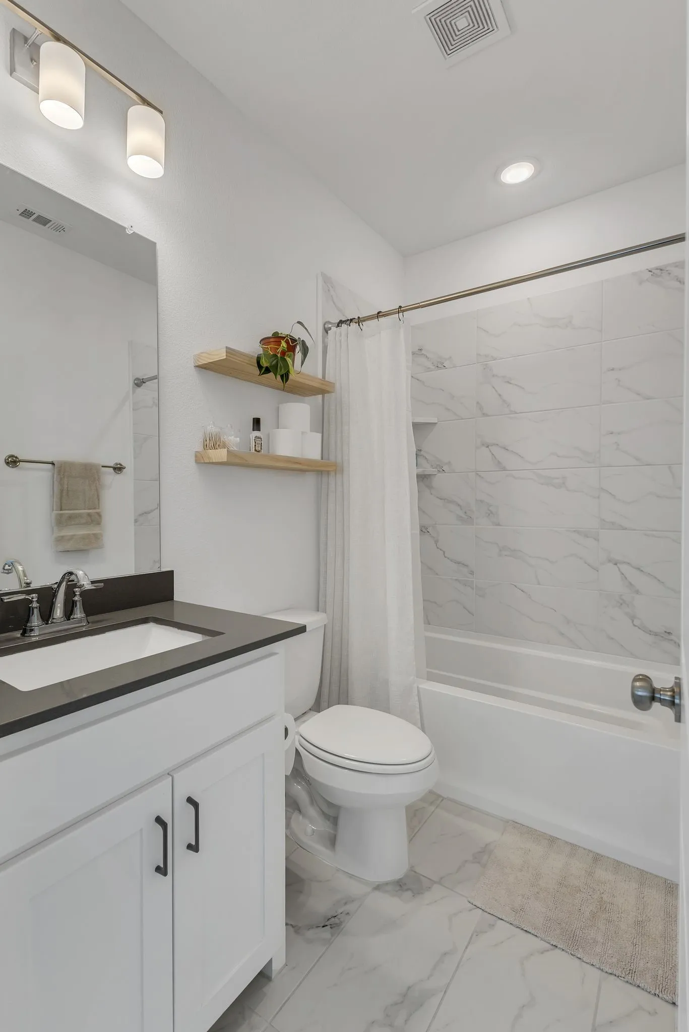 Townhouse For Rent in Dallas County , 2654 Settlers Place, Garland, Texas 75042, 3 Bedroom, 3 Bathroom, 2 Garage spaces, 2,001 Sqft, built in 2022, mls#21396892, Real Estate Agent in Garland, Homes For Rent in Dallas county, Homes For Rent in Garland, Realtor in Garland Texas, Real Estate Brokerage Independent Realty Texas, Luminita Cordes Realtor