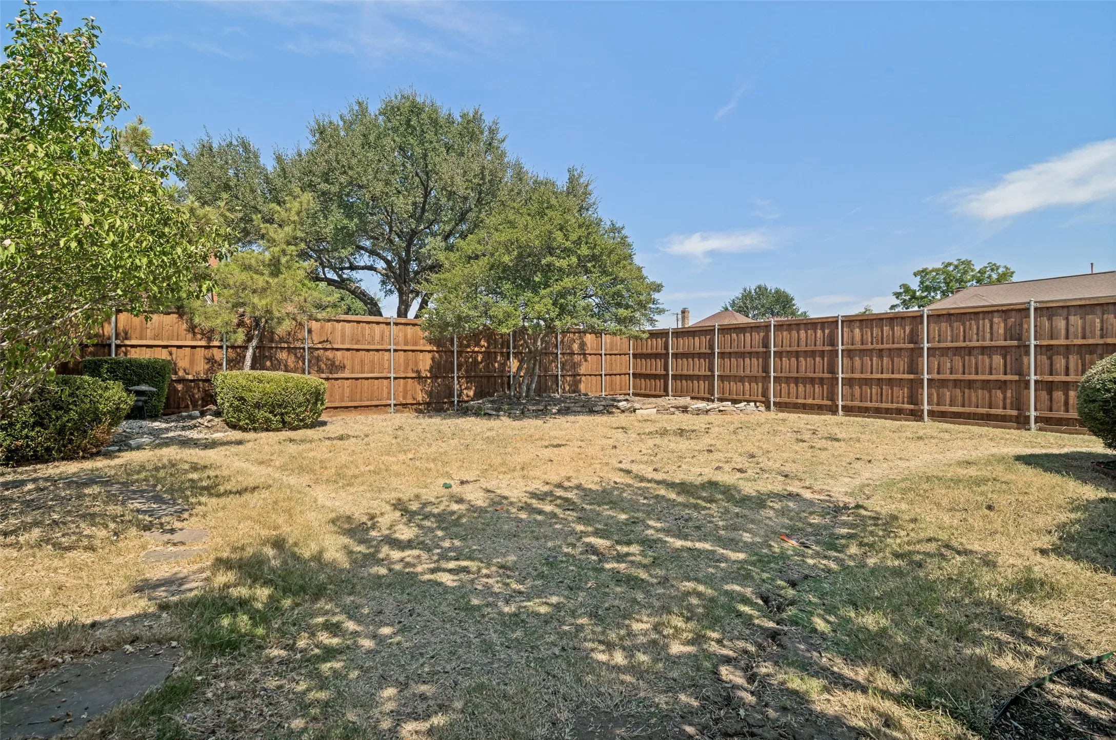 Single Family Residence For Sale in Dallas County , 2501 Radcliffe Drive, Rowlett, Texas 75088, 3 Bedroom, 3 Bathroom, 2 Garage spaces, 2,310 Sqft, built in 1985, mls#21396950, Real Estate Agent in Rowlett, Homes For Sale in Dallas county, Homes For Sale in Rowlett, Realtor in Rowlett Texas, Real Estate Brokerage Independent Realty Texas, Luminita Cordes Realtor