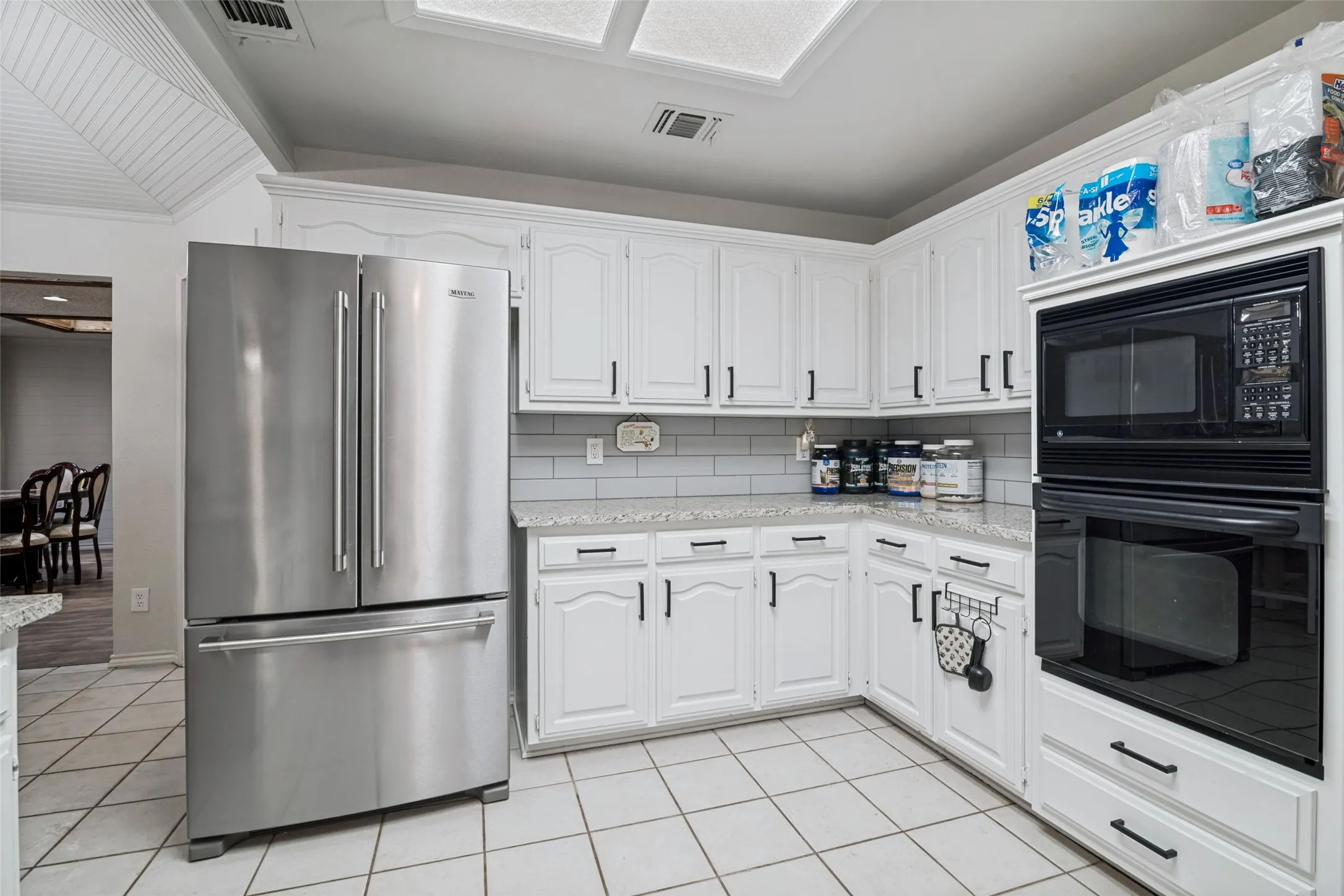Single Family Residence For Sale in Dallas County , 2501 Radcliffe Drive, Rowlett, Texas 75088, 3 Bedroom, 3 Bathroom, 2 Garage spaces, 2,310 Sqft, built in 1985, mls#21396950, Real Estate Agent in Rowlett, Homes For Sale in Dallas county, Homes For Sale in Rowlett, Realtor in Rowlett Texas, Real Estate Brokerage Independent Realty Texas, Luminita Cordes Realtor