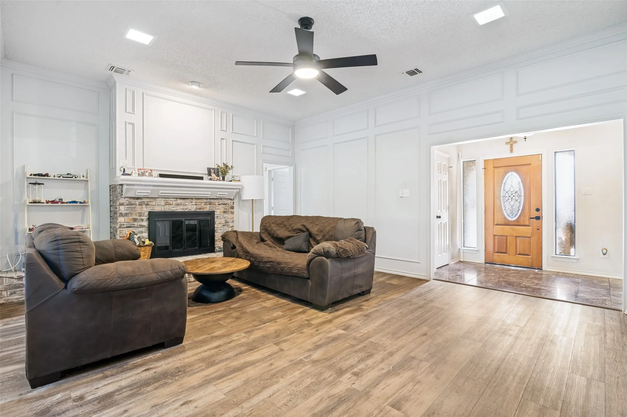 Single Family Residence For Sale in Dallas County , 2501 Radcliffe Drive, Rowlett, Texas 75088, 3 Bedroom, 3 Bathroom, 2 Garage spaces, 2,310 Sqft, built in 1985, mls#21396950, Real Estate Agent in Rowlett, Homes For Sale in Dallas county, Homes For Sale in Rowlett, Realtor in Rowlett Texas, Real Estate Brokerage Independent Realty Texas, Luminita Cordes Realtor