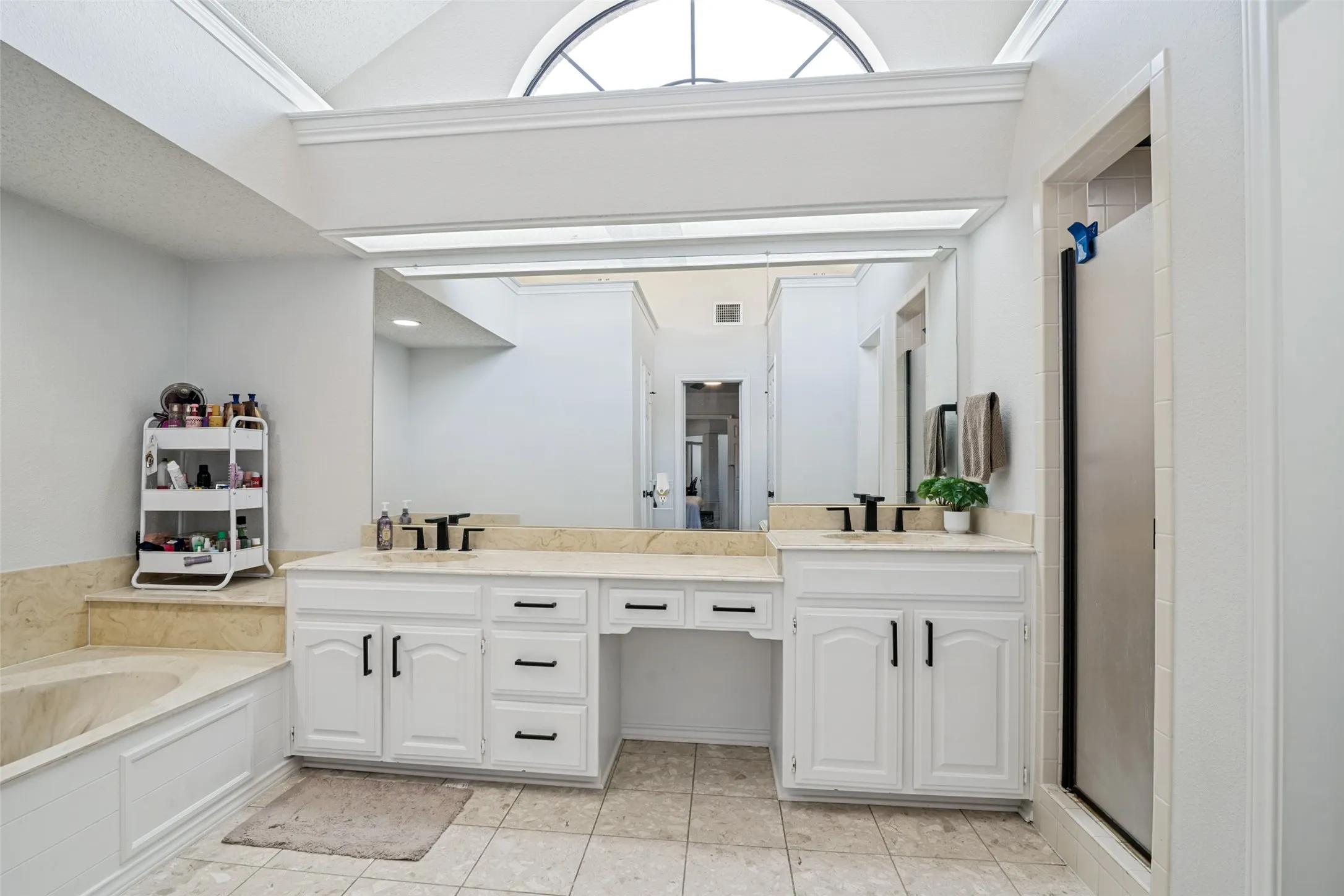 Single Family Residence For Sale in Dallas County , 2501 Radcliffe Drive, Rowlett, Texas 75088, 3 Bedroom, 3 Bathroom, 2 Garage spaces, 2,310 Sqft, built in 1985, mls#21396950, Real Estate Agent in Rowlett, Homes For Sale in Dallas county, Homes For Sale in Rowlett, Realtor in Rowlett Texas, Real Estate Brokerage Independent Realty Texas, Luminita Cordes Realtor