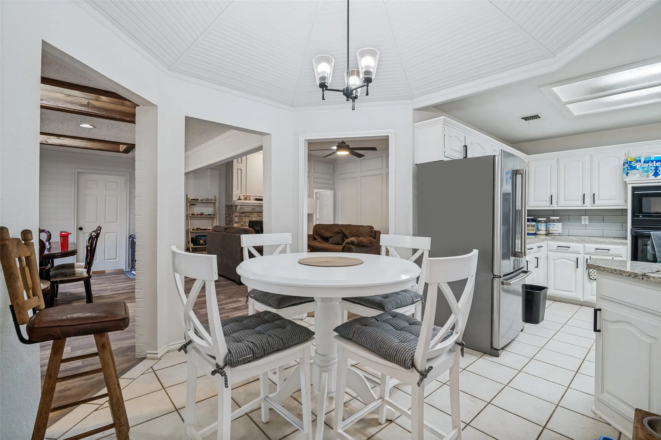 Single Family Residence For Sale in Dallas County , 2501 Radcliffe Drive, Rowlett, Texas 75088, 3 Bedroom, 3 Bathroom, 2 Garage spaces, 2,310 Sqft, built in 1985, mls#21396950, Real Estate Agent in Rowlett, Homes For Sale in Dallas county, Homes For Sale in Rowlett, Realtor in Rowlett Texas, Real Estate Brokerage Independent Realty Texas, Luminita Cordes Realtor