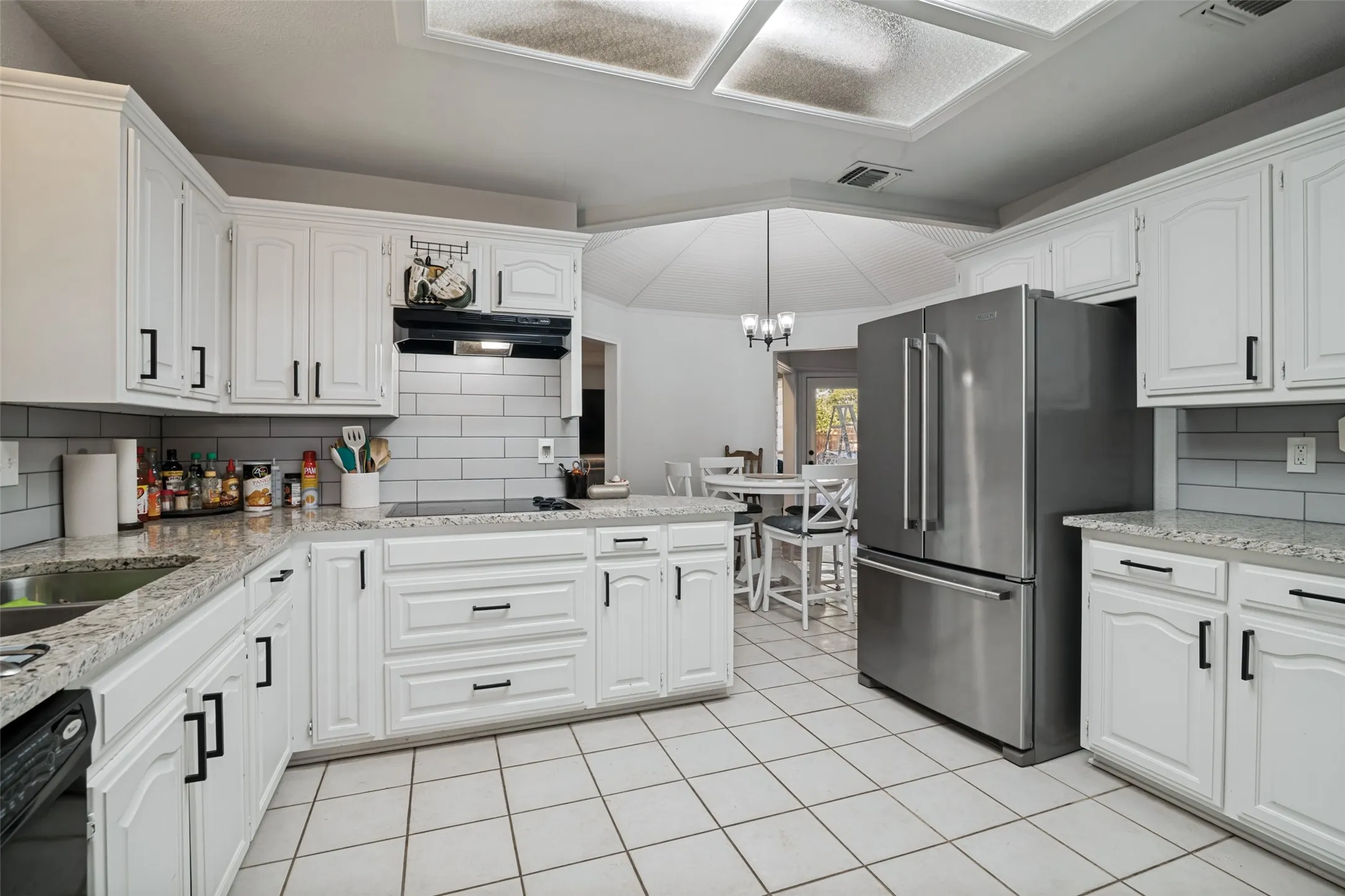 Single Family Residence For Sale in Dallas County , 2501 Radcliffe Drive, Rowlett, Texas 75088, 3 Bedroom, 3 Bathroom, 2 Garage spaces, 2,310 Sqft, built in 1985, mls#21396950, Real Estate Agent in Rowlett, Homes For Sale in Dallas county, Homes For Sale in Rowlett, Realtor in Rowlett Texas, Real Estate Brokerage Independent Realty Texas, Luminita Cordes Realtor
