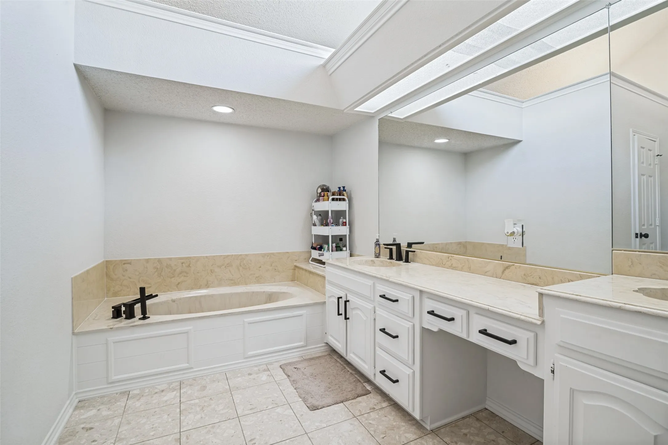 Single Family Residence For Sale in Dallas County , 2501 Radcliffe Drive, Rowlett, Texas 75088, 3 Bedroom, 3 Bathroom, 2 Garage spaces, 2,310 Sqft, built in 1985, mls#21396950, Real Estate Agent in Rowlett, Homes For Sale in Dallas county, Homes For Sale in Rowlett, Realtor in Rowlett Texas, Real Estate Brokerage Independent Realty Texas, Luminita Cordes Realtor