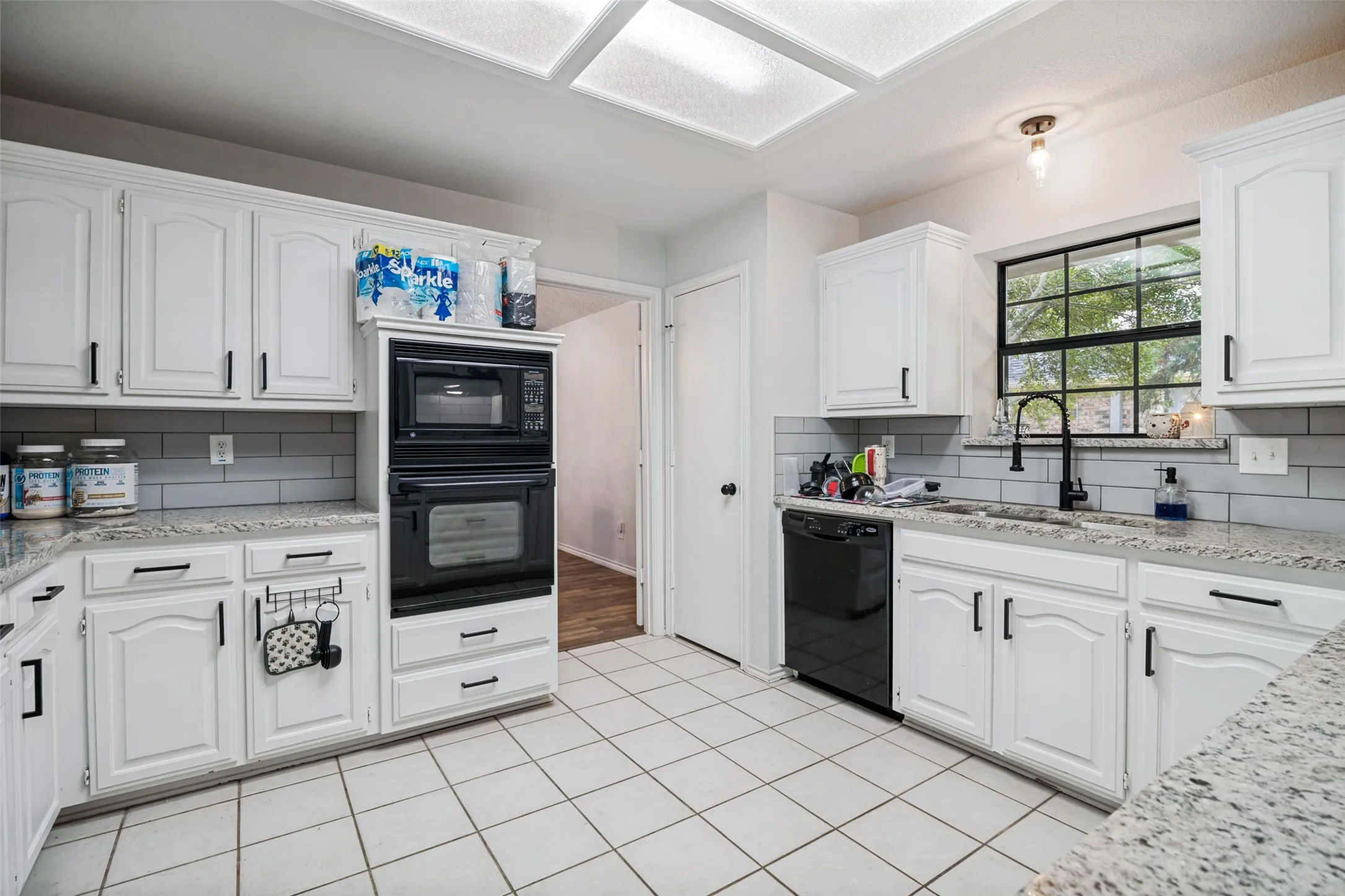 Single Family Residence For Sale in Dallas County , 2501 Radcliffe Drive, Rowlett, Texas 75088, 3 Bedroom, 3 Bathroom, 2 Garage spaces, 2,310 Sqft, built in 1985, mls#21396950, Real Estate Agent in Rowlett, Homes For Sale in Dallas county, Homes For Sale in Rowlett, Realtor in Rowlett Texas, Real Estate Brokerage Independent Realty Texas, Luminita Cordes Realtor