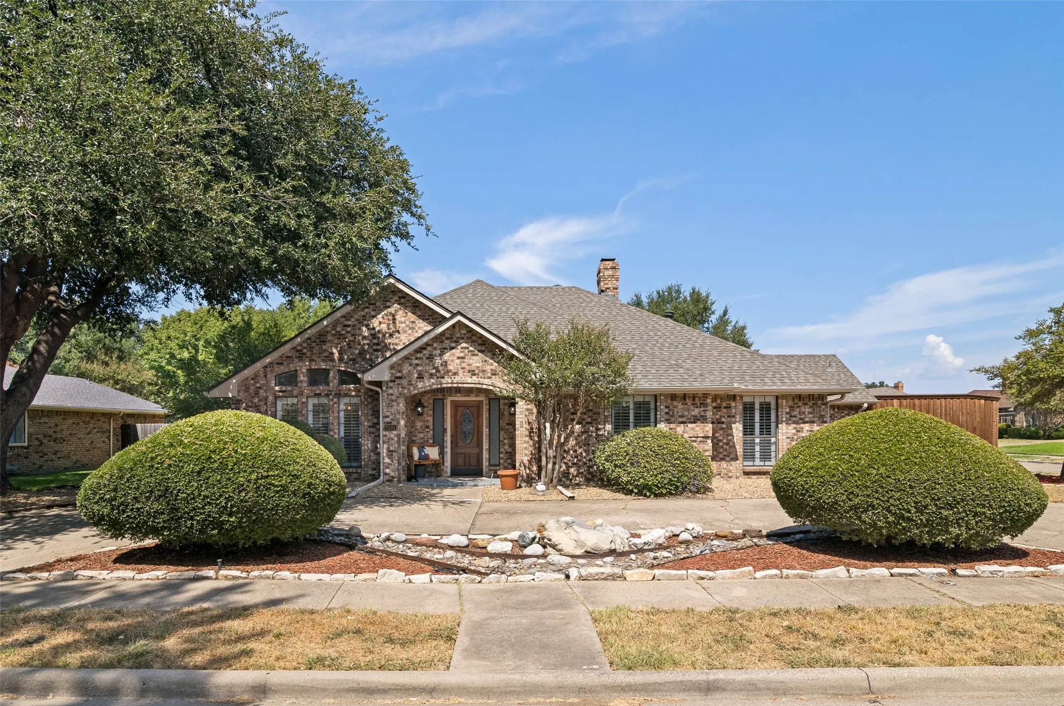 Single Family Residence For Sale in Dallas County , 2501 Radcliffe Drive, Rowlett, Texas 75088, 3 Bedroom, 3 Bathroom, 2 Garage spaces, 2,310 Sqft, built in 1985, mls#21396950, Real Estate Agent in Rowlett, Homes For Sale in Dallas county, Homes For Sale in Rowlett, Realtor in Rowlett Texas, Real Estate Brokerage Independent Realty Texas, Luminita Cordes Realtor