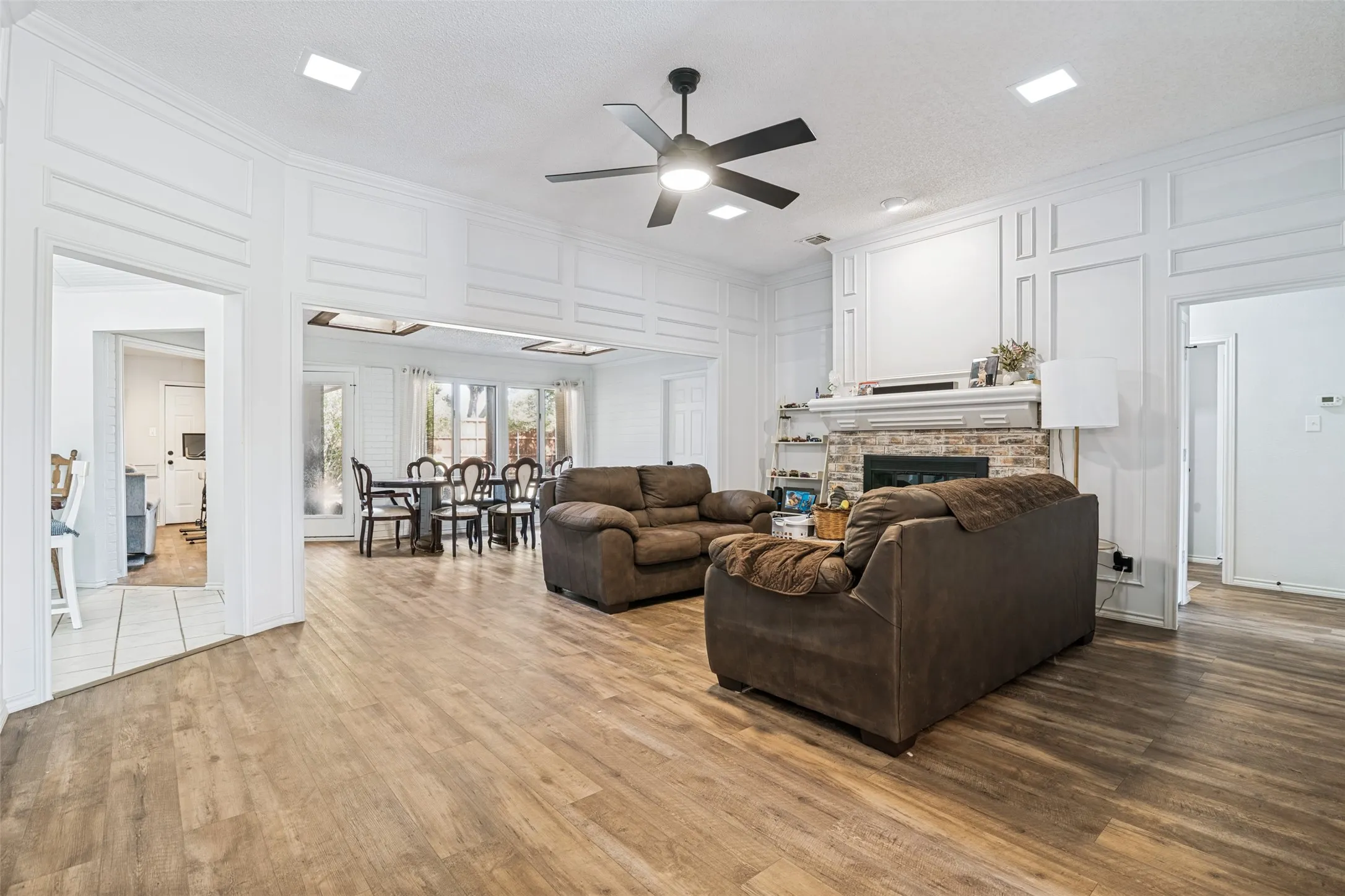 Single Family Residence For Sale in Dallas County , 2501 Radcliffe Drive, Rowlett, Texas 75088, 3 Bedroom, 3 Bathroom, 2 Garage spaces, 2,310 Sqft, built in 1985, mls#21396950, Real Estate Agent in Rowlett, Homes For Sale in Dallas county, Homes For Sale in Rowlett, Realtor in Rowlett Texas, Real Estate Brokerage Independent Realty Texas, Luminita Cordes Realtor