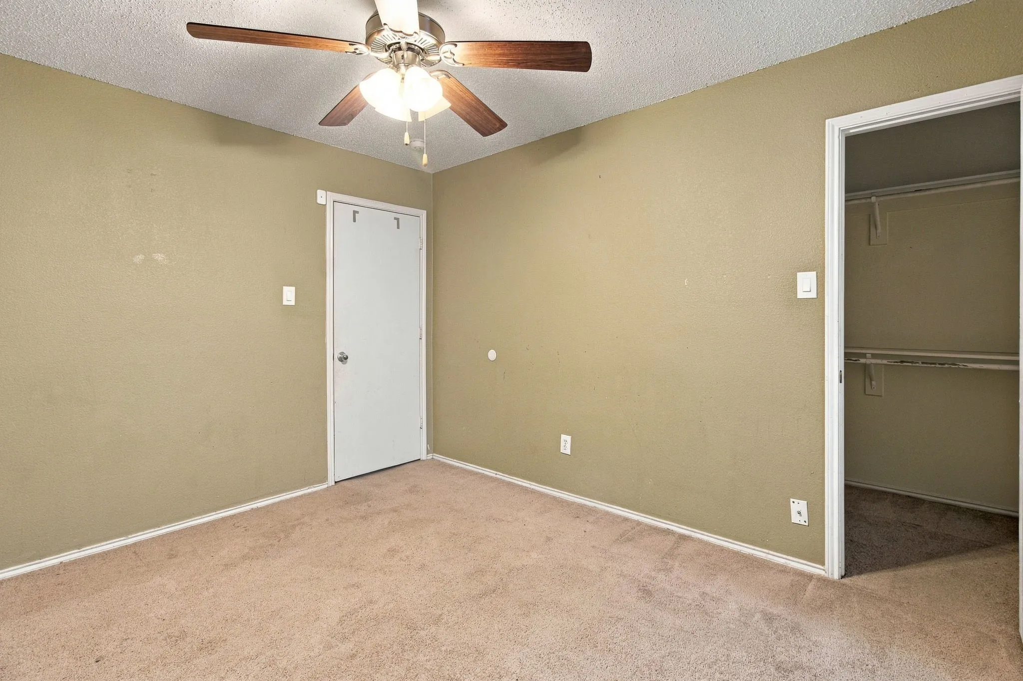 Single Family Residence For Sale in Dallas County , 752 Eldorado Drive, De Soto, Texas 75115, 4 Bedroom, 2 Bathroom, 2 Garage spaces, 2,175 Sqft, built in 2002, mls#21396919, Real Estate Agent in De Soto, Homes For Sale in Dallas county, Homes For Sale in De Soto, Realtor in De Soto Texas, Real Estate Brokerage Independent Realty Texas, Luminita Cordes Realtor