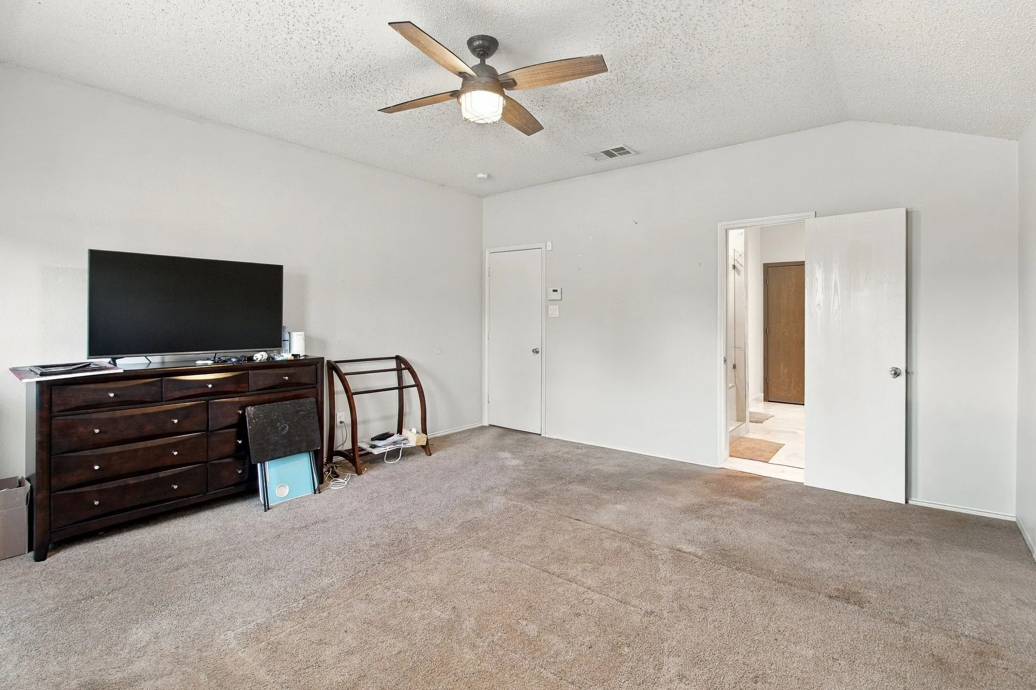 Single Family Residence For Sale in Dallas County , 752 Eldorado Drive, De Soto, Texas 75115, 4 Bedroom, 2 Bathroom, 2 Garage spaces, 2,175 Sqft, built in 2002, mls#21396919, Real Estate Agent in De Soto, Homes For Sale in Dallas county, Homes For Sale in De Soto, Realtor in De Soto Texas, Real Estate Brokerage Independent Realty Texas, Luminita Cordes Realtor