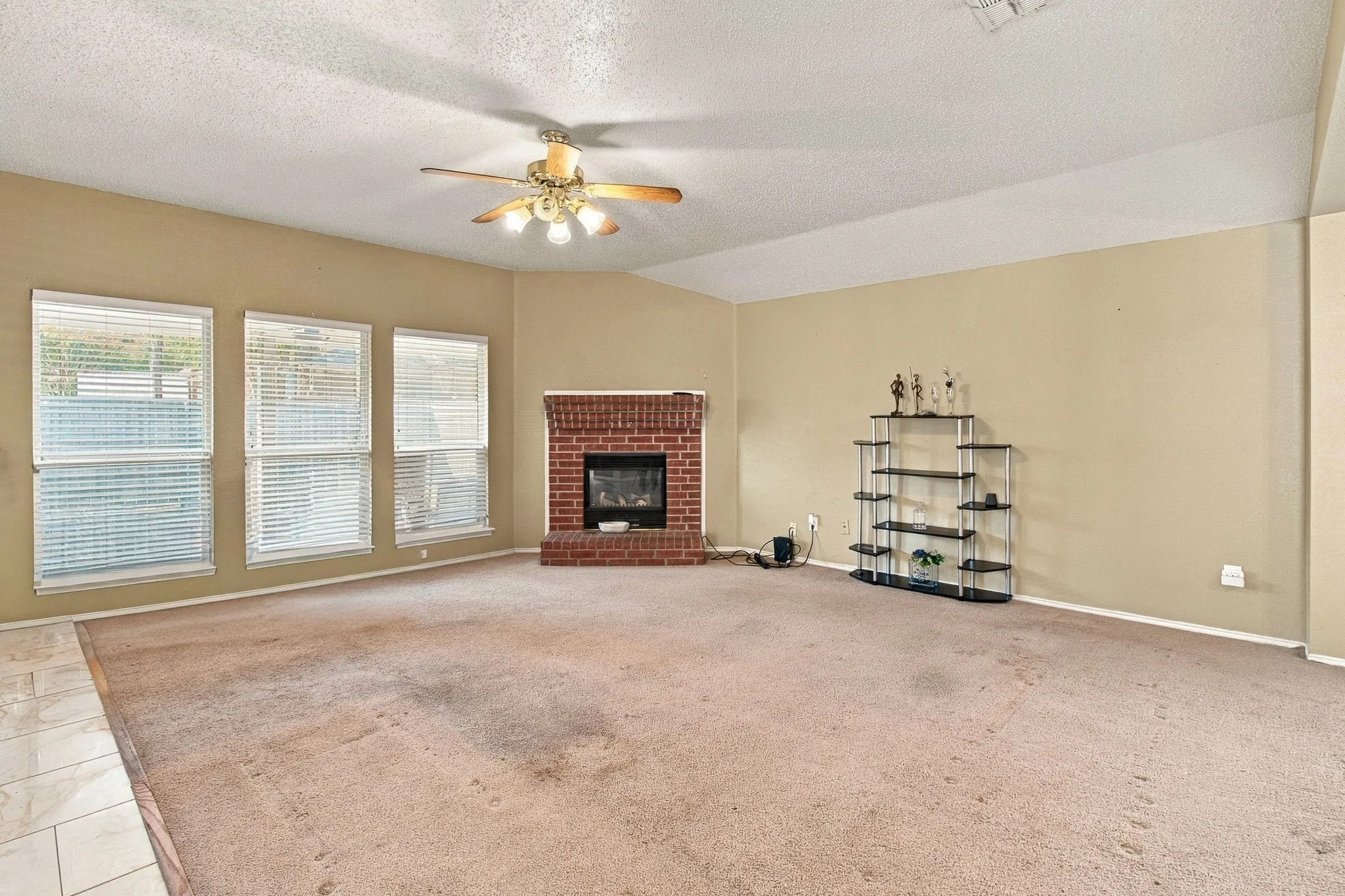 Single Family Residence For Sale in Dallas County , 752 Eldorado Drive, De Soto, Texas 75115, 4 Bedroom, 2 Bathroom, 2 Garage spaces, 2,175 Sqft, built in 2002, mls#21396919, Real Estate Agent in De Soto, Homes For Sale in Dallas county, Homes For Sale in De Soto, Realtor in De Soto Texas, Real Estate Brokerage Independent Realty Texas, Luminita Cordes Realtor