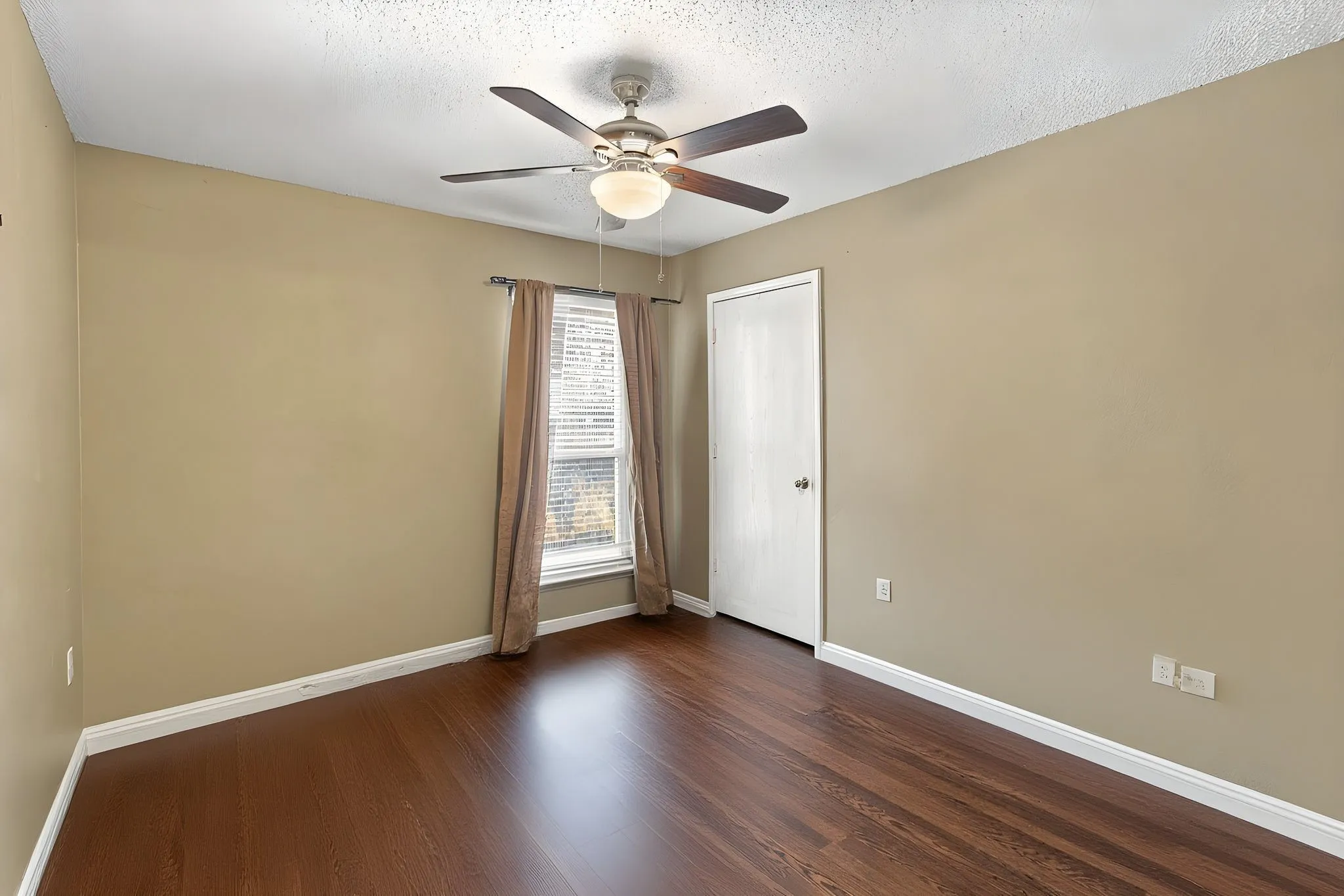 Single Family Residence For Sale in Dallas County , 752 Eldorado Drive, De Soto, Texas 75115, 4 Bedroom, 2 Bathroom, 2 Garage spaces, 2,175 Sqft, built in 2002, mls#21396919, Real Estate Agent in De Soto, Homes For Sale in Dallas county, Homes For Sale in De Soto, Realtor in De Soto Texas, Real Estate Brokerage Independent Realty Texas, Luminita Cordes Realtor