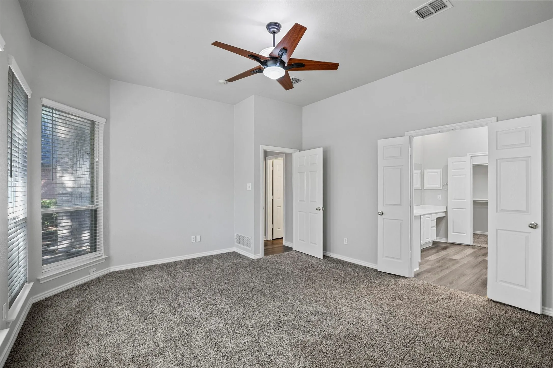 Single Family Residence For Rent in Tarrant County , 204 Arbor Creek Drive, Euless, Texas 76039, 3 Bedroom, 3 Bathroom, 2 Garage spaces, 2,288 Sqft, built in 1996, mls#21393518, Real Estate Agent in Euless, Homes For Rent in Tarrant county, Homes For Rent in Euless, Realtor in Euless Texas, Real Estate Brokerage Independent Realty Texas, Luminita Cordes Realtor
