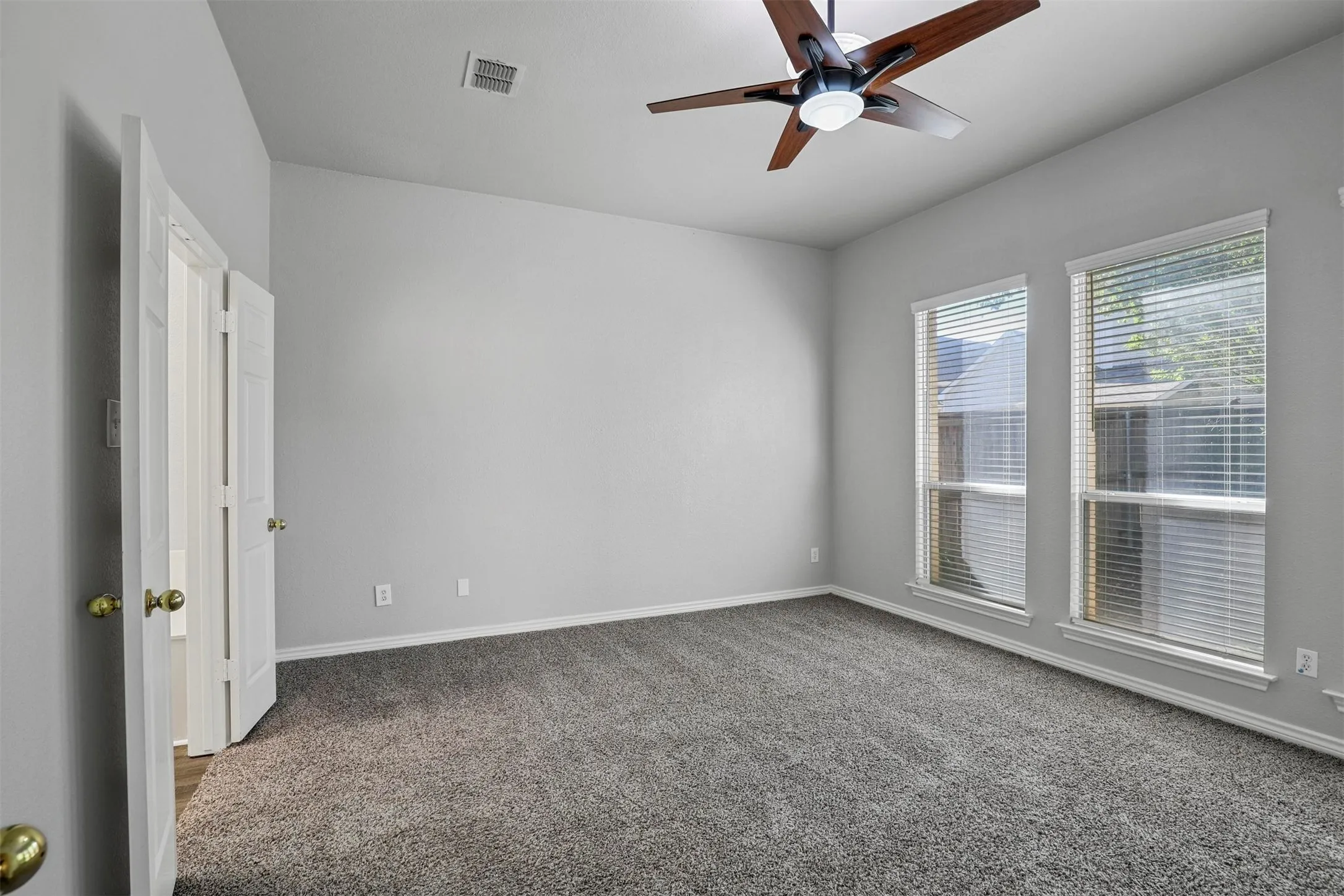 Single Family Residence For Rent in Tarrant County , 204 Arbor Creek Drive, Euless, Texas 76039, 3 Bedroom, 3 Bathroom, 2 Garage spaces, 2,288 Sqft, built in 1996, mls#21393518, Real Estate Agent in Euless, Homes For Rent in Tarrant county, Homes For Rent in Euless, Realtor in Euless Texas, Real Estate Brokerage Independent Realty Texas, Luminita Cordes Realtor