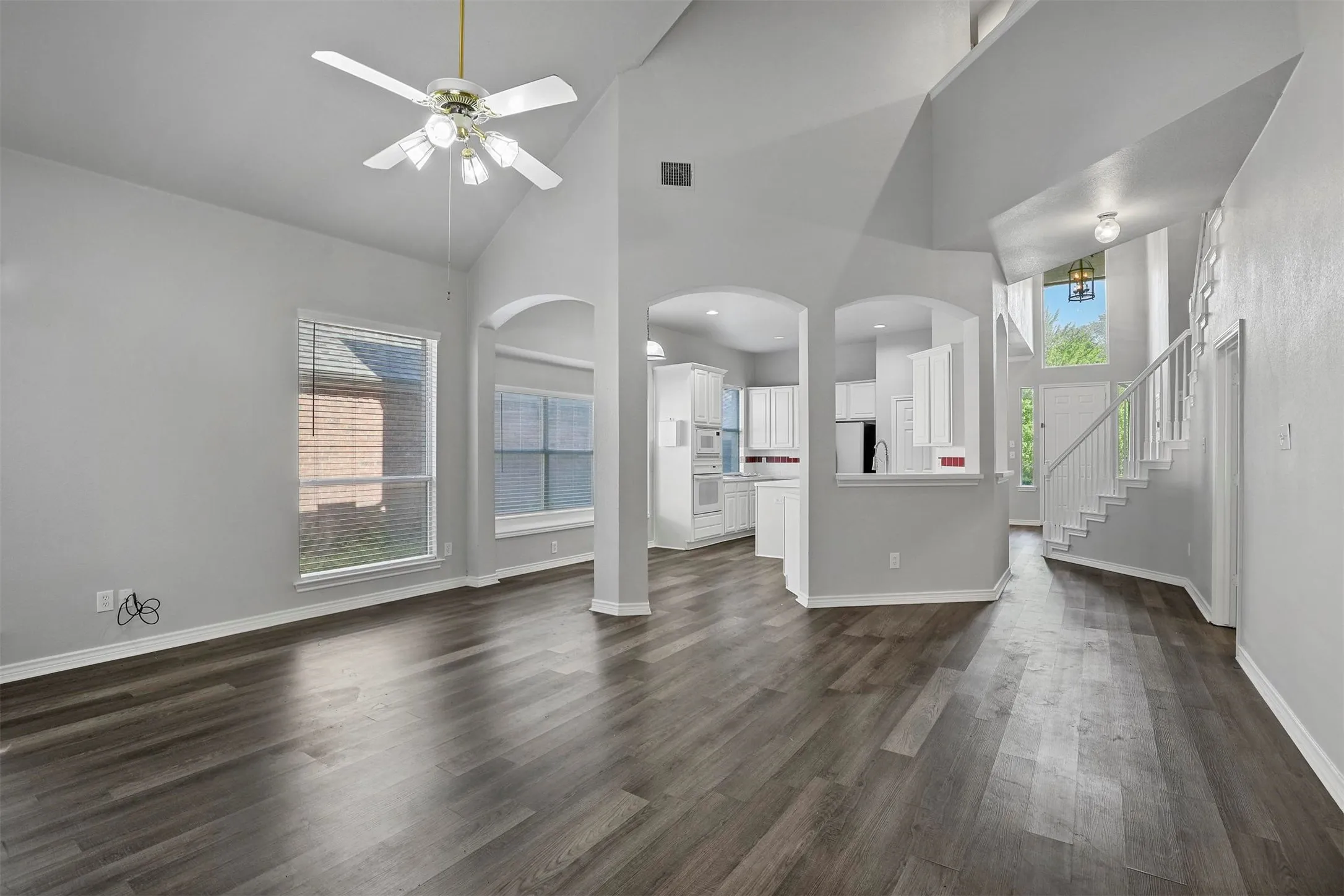 Single Family Residence For Rent in Tarrant County , 204 Arbor Creek Drive, Euless, Texas 76039, 3 Bedroom, 3 Bathroom, 2 Garage spaces, 2,288 Sqft, built in 1996, mls#21393518, Real Estate Agent in Euless, Homes For Rent in Tarrant county, Homes For Rent in Euless, Realtor in Euless Texas, Real Estate Brokerage Independent Realty Texas, Luminita Cordes Realtor