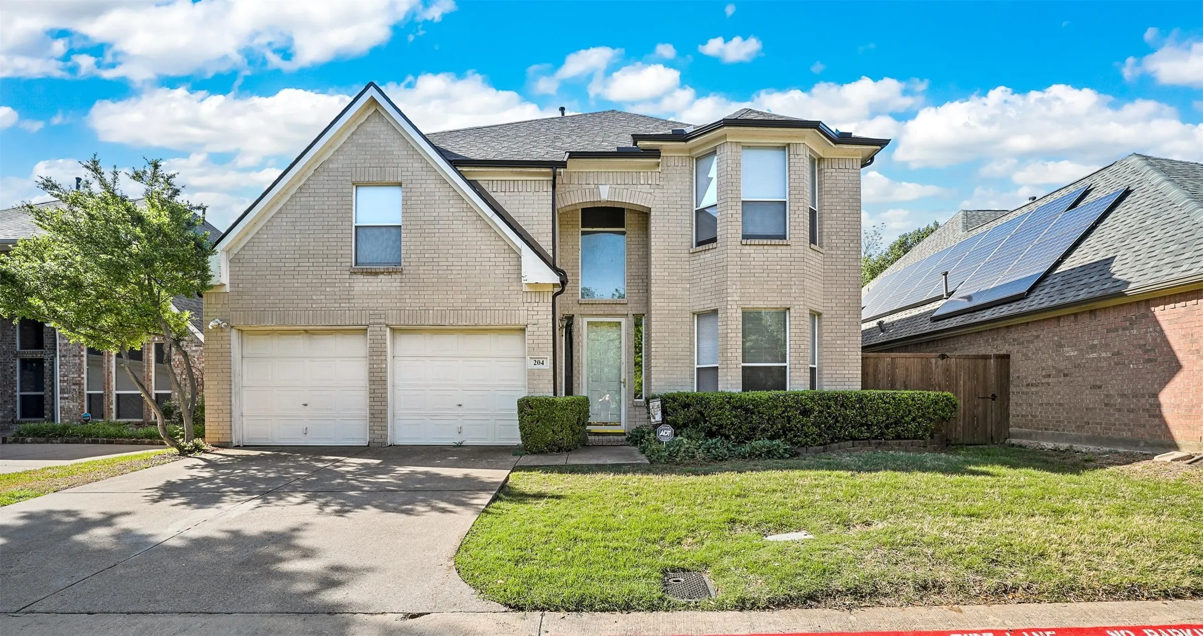 Single Family Residence For Rent in Tarrant County , 204 Arbor Creek Drive, Euless, Texas 76039, 3 Bedroom, 3 Bathroom, 2 Garage spaces, 2,288 Sqft, built in 1996, mls#21393518, Real Estate Agent in Euless, Homes For Rent in Tarrant county, Homes For Rent in Euless, Realtor in Euless Texas, Real Estate Brokerage Independent Realty Texas, Luminita Cordes Realtor