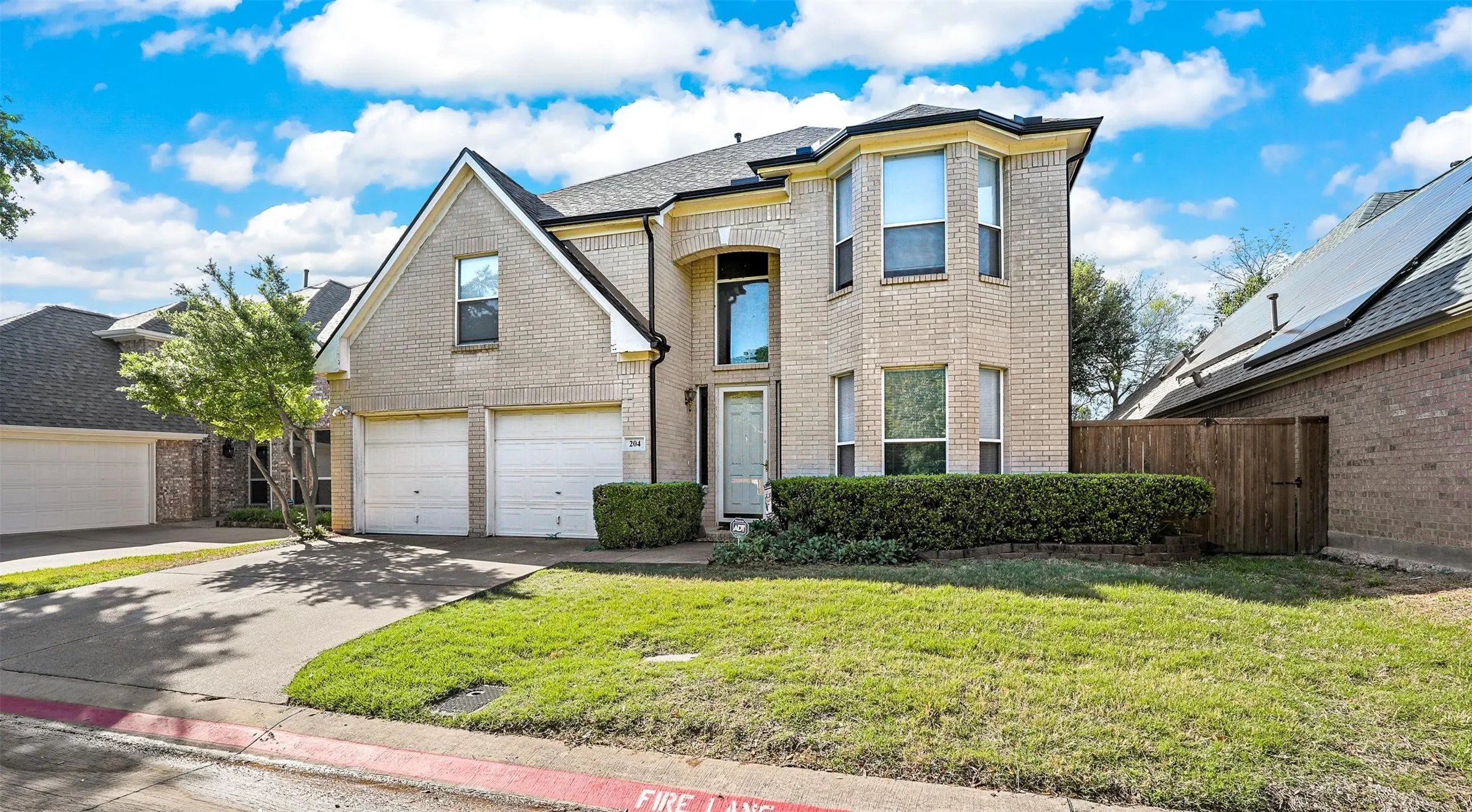 Single Family Residence For Rent in Tarrant County , 204 Arbor Creek Drive, Euless, Texas 76039, 3 Bedroom, 3 Bathroom, 2 Garage spaces, 2,288 Sqft, built in 1996, mls#21393518, Real Estate Agent in Euless, Homes For Rent in Tarrant county, Homes For Rent in Euless, Realtor in Euless Texas, Real Estate Brokerage Independent Realty Texas, Luminita Cordes Realtor