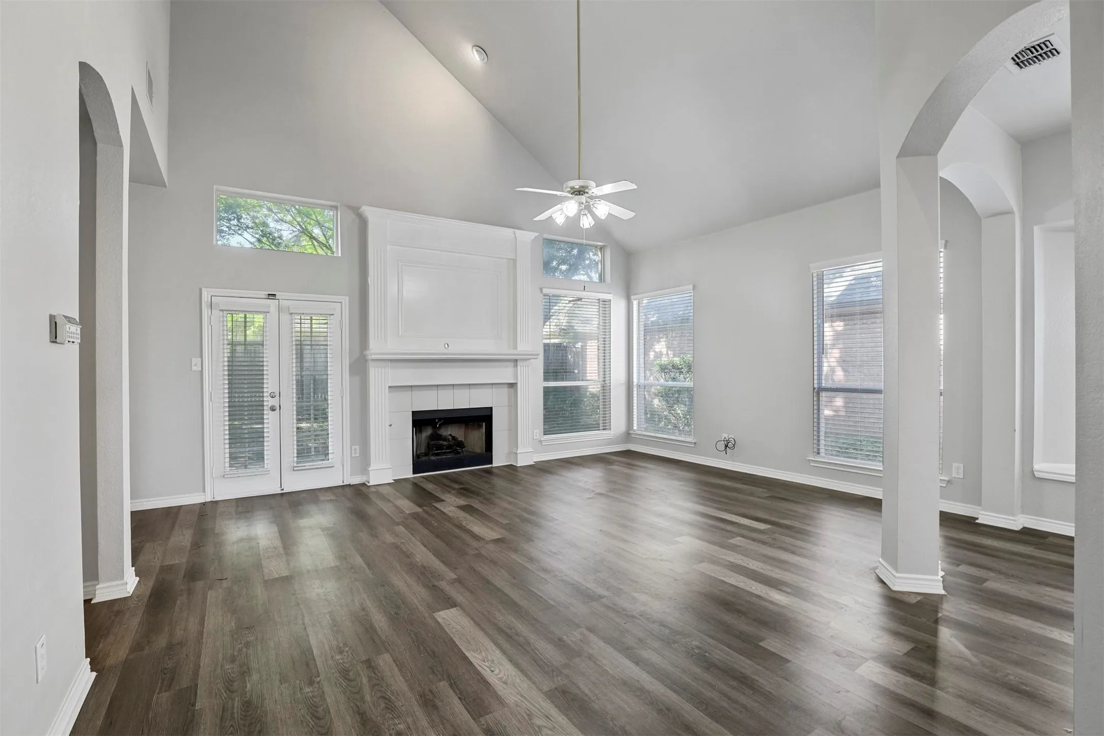 Single Family Residence For Rent in Tarrant County , 204 Arbor Creek Drive, Euless, Texas 76039, 3 Bedroom, 3 Bathroom, 2 Garage spaces, 2,288 Sqft, built in 1996, mls#21393518, Real Estate Agent in Euless, Homes For Rent in Tarrant county, Homes For Rent in Euless, Realtor in Euless Texas, Real Estate Brokerage Independent Realty Texas, Luminita Cordes Realtor