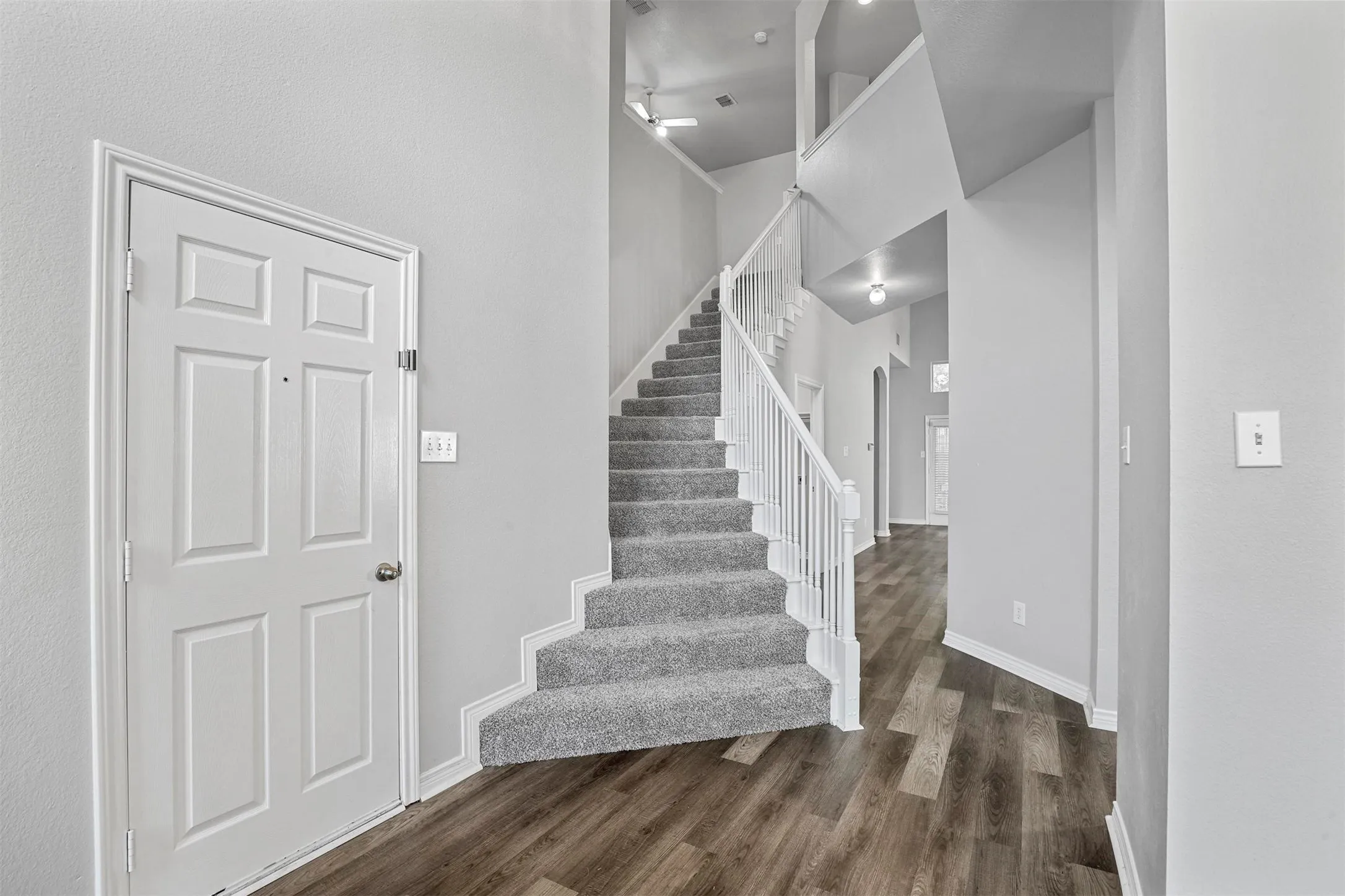 Single Family Residence For Rent in Tarrant County , 204 Arbor Creek Drive, Euless, Texas 76039, 3 Bedroom, 3 Bathroom, 2 Garage spaces, 2,288 Sqft, built in 1996, mls#21393518, Real Estate Agent in Euless, Homes For Rent in Tarrant county, Homes For Rent in Euless, Realtor in Euless Texas, Real Estate Brokerage Independent Realty Texas, Luminita Cordes Realtor