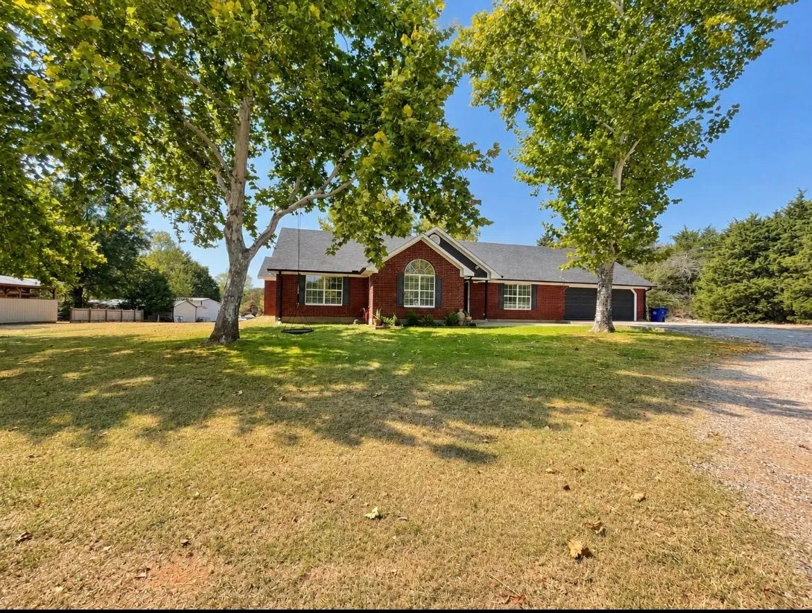 Single Family Residence For Sale in Cooke County , 1451 County Road 107, Whitesboro, Texas 76273, 3 Bedroom, 2 Bathroom, 2 Garage spaces, 1,817 Sqft, built in 2000, mls#21396955, Real Estate Agent in Whitesboro, Homes For Sale in Cooke county, Homes For Sale in Whitesboro, Realtor in Whitesboro Texas, Real Estate Brokerage Independent Realty Texas, Luminita Cordes Realtor