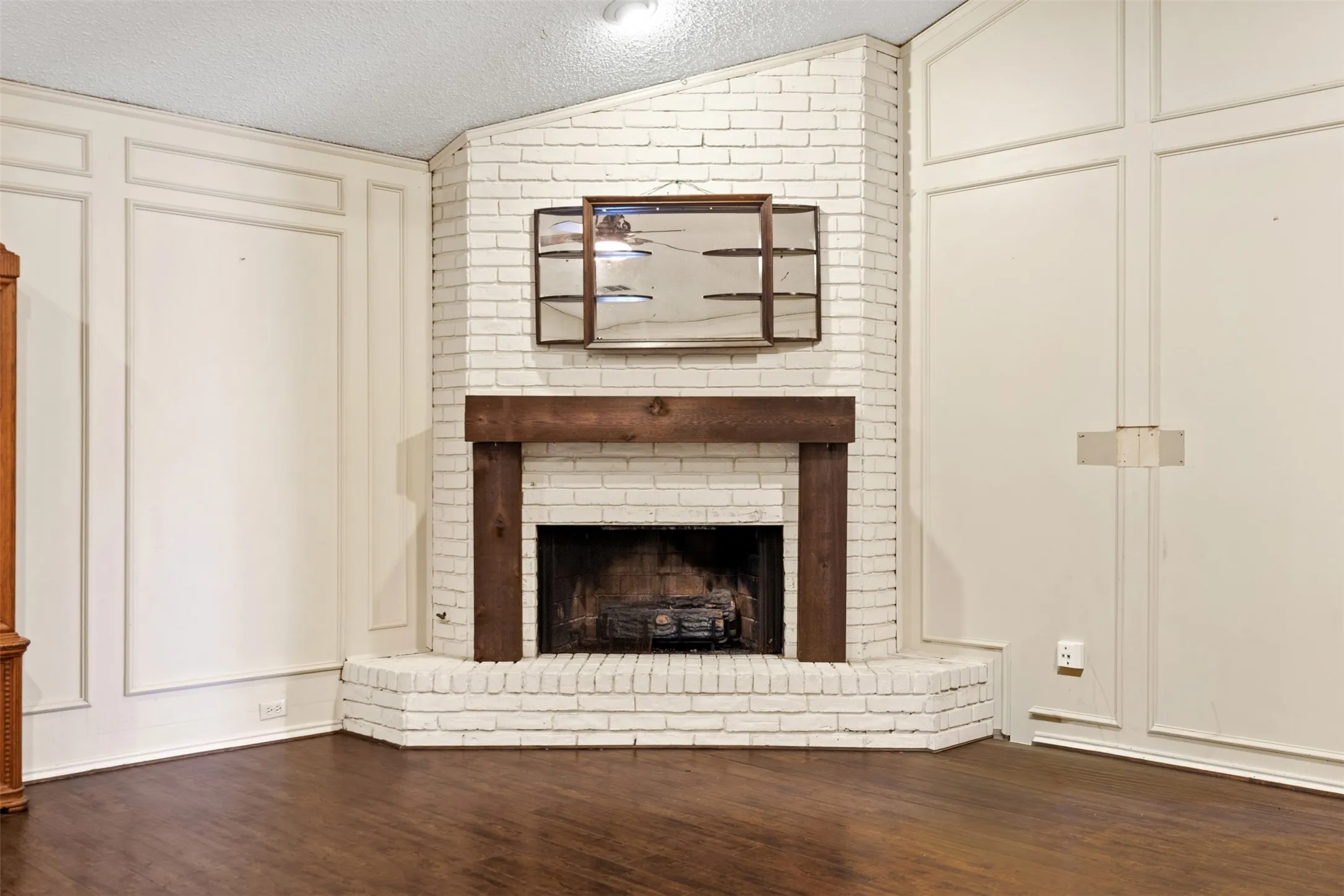 Single Family Residence For Sale in Collin County , 703 Spring Brook Drive, Allen, Texas 75002, 4 Bedroom, 3 Bathroom, 2 Garage spaces, 2,527 Sqft, built in 1981, mls#21395266, Real Estate Agent in Allen, Homes For Sale in Collin county, Homes For Sale in Allen, Realtor in Allen Texas, Real Estate Brokerage Independent Realty Texas, Luminita Cordes Realtor