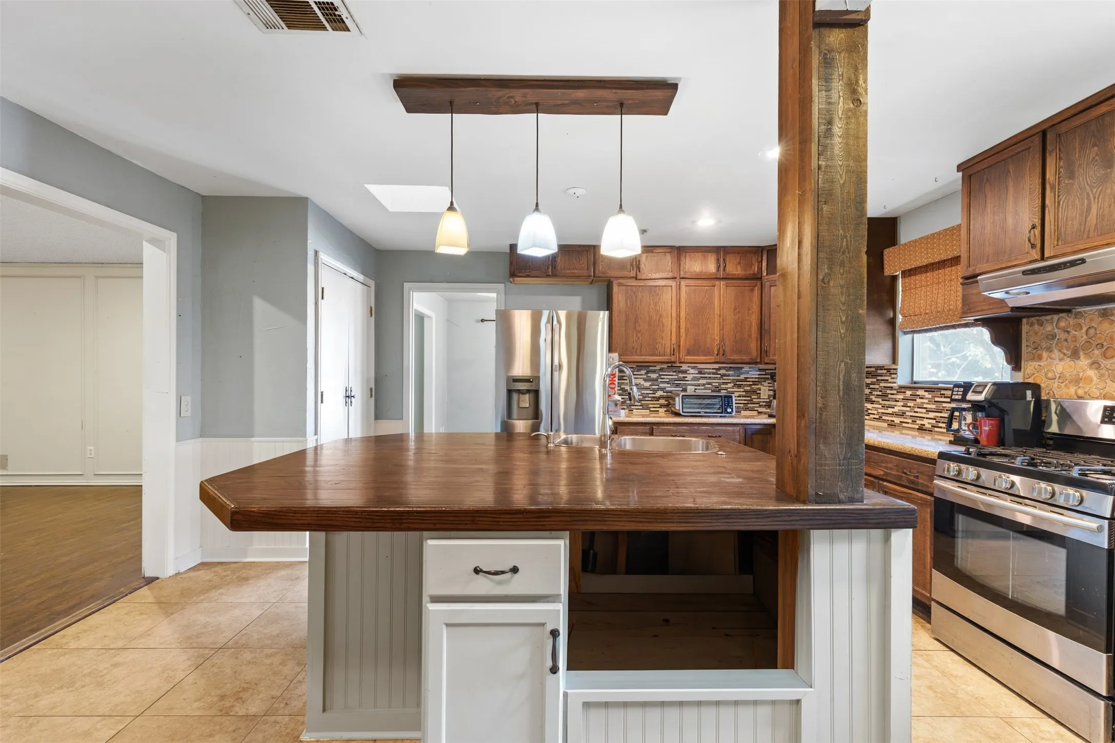Single Family Residence For Sale in Collin County , 703 Spring Brook Drive, Allen, Texas 75002, 4 Bedroom, 3 Bathroom, 2 Garage spaces, 2,527 Sqft, built in 1981, mls#21395266, Real Estate Agent in Allen, Homes For Sale in Collin county, Homes For Sale in Allen, Realtor in Allen Texas, Real Estate Brokerage Independent Realty Texas, Luminita Cordes Realtor