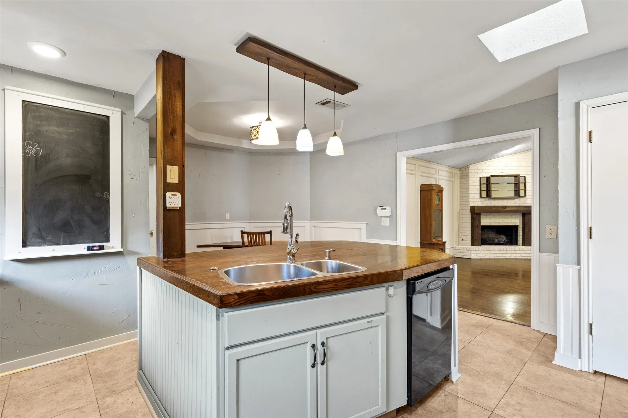 Single Family Residence For Sale in Collin County , 703 Spring Brook Drive, Allen, Texas 75002, 4 Bedroom, 3 Bathroom, 2 Garage spaces, 2,527 Sqft, built in 1981, mls#21395266, Real Estate Agent in Allen, Homes For Sale in Collin county, Homes For Sale in Allen, Realtor in Allen Texas, Real Estate Brokerage Independent Realty Texas, Luminita Cordes Realtor