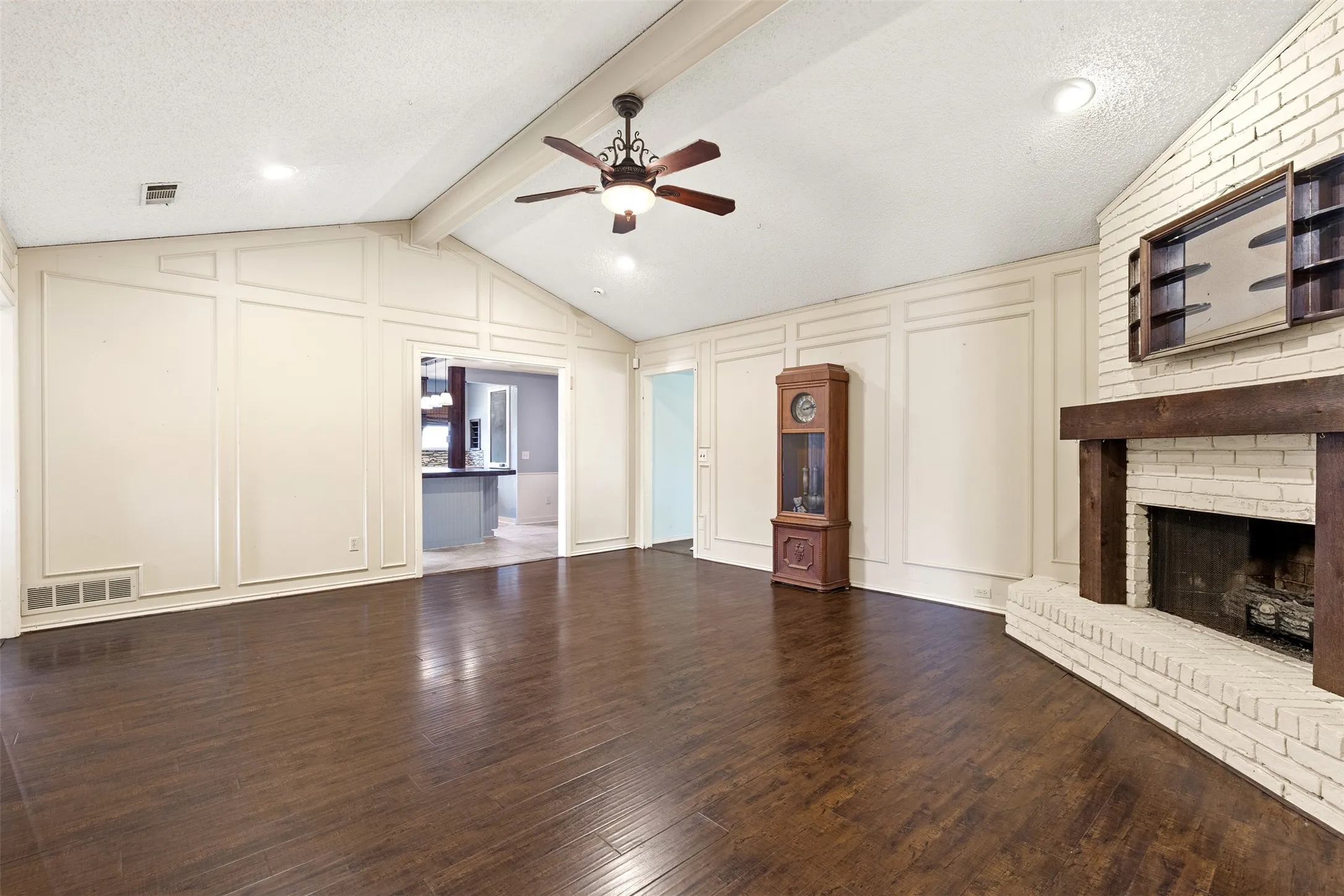 Single Family Residence For Sale in Collin County , 703 Spring Brook Drive, Allen, Texas 75002, 4 Bedroom, 3 Bathroom, 2 Garage spaces, 2,527 Sqft, built in 1981, mls#21395266, Real Estate Agent in Allen, Homes For Sale in Collin county, Homes For Sale in Allen, Realtor in Allen Texas, Real Estate Brokerage Independent Realty Texas, Luminita Cordes Realtor