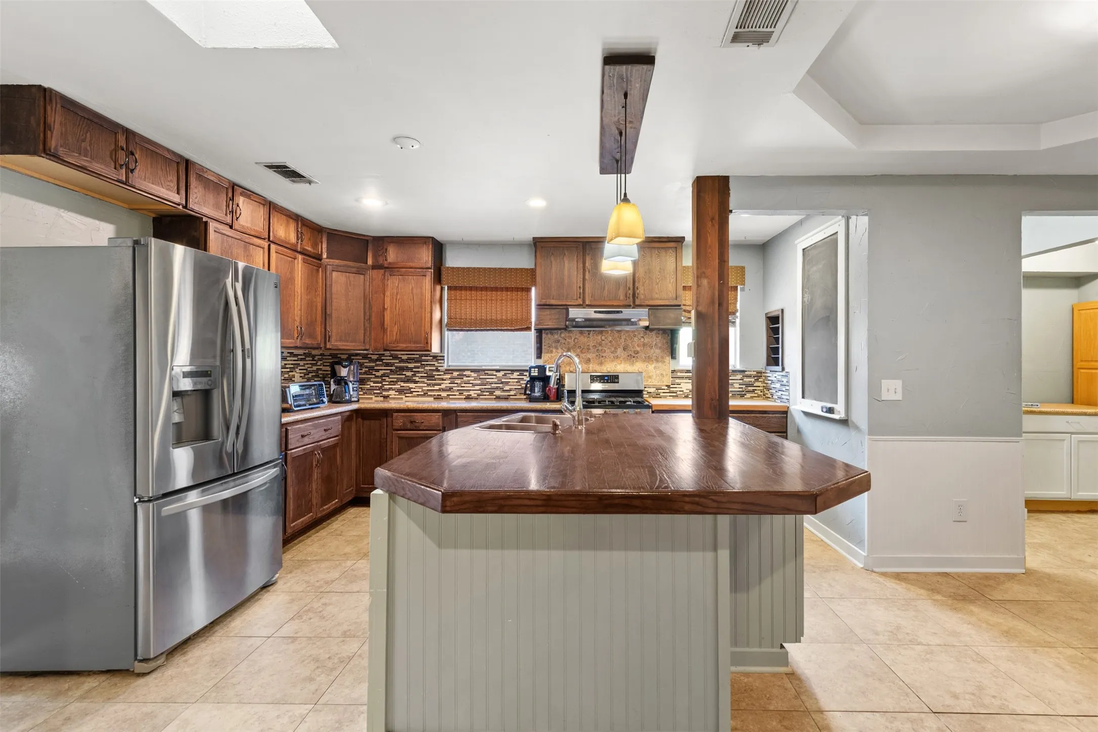 Single Family Residence For Sale in Collin County , 703 Spring Brook Drive, Allen, Texas 75002, 4 Bedroom, 3 Bathroom, 2 Garage spaces, 2,527 Sqft, built in 1981, mls#21395266, Real Estate Agent in Allen, Homes For Sale in Collin county, Homes For Sale in Allen, Realtor in Allen Texas, Real Estate Brokerage Independent Realty Texas, Luminita Cordes Realtor