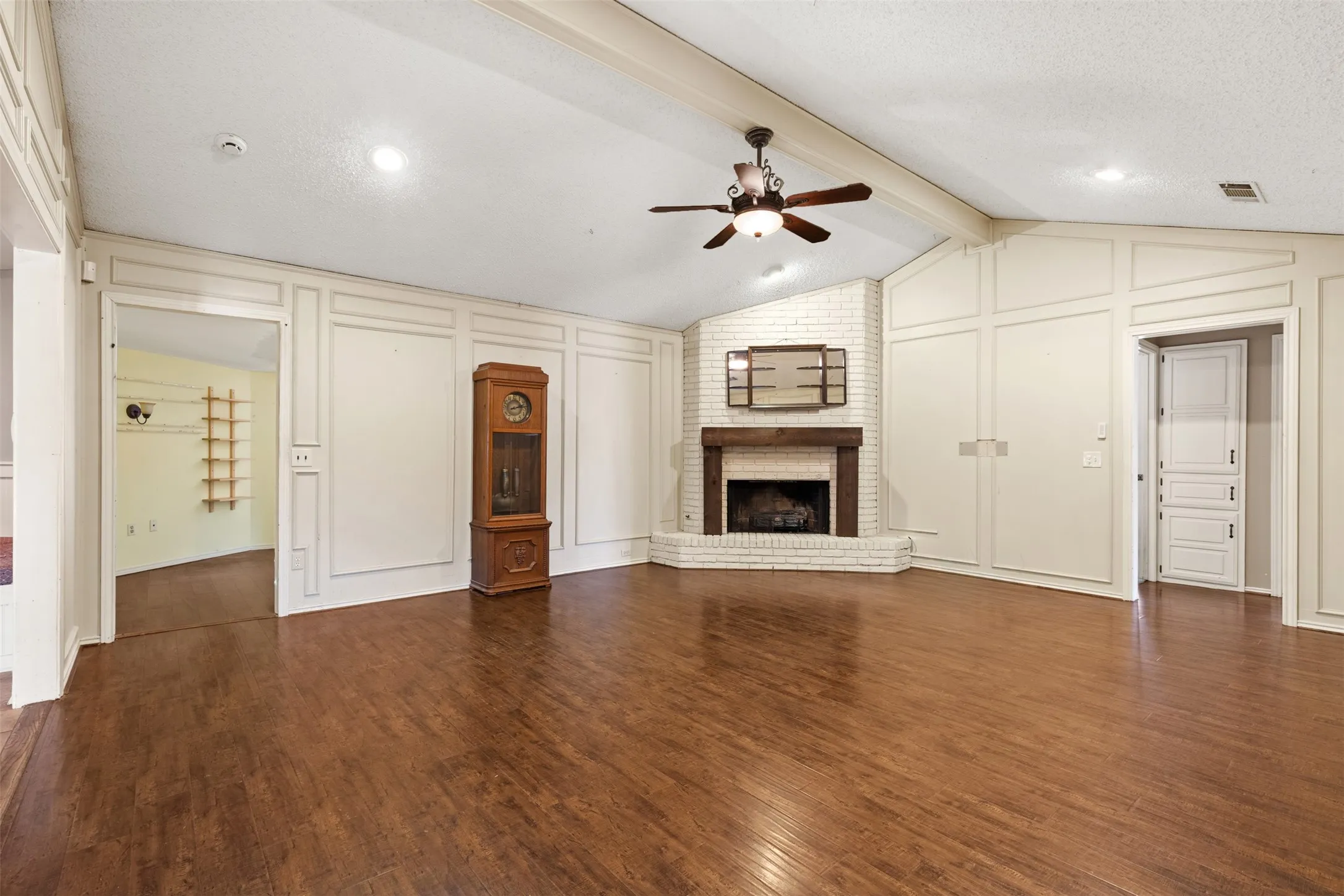 Single Family Residence For Sale in Collin County , 703 Spring Brook Drive, Allen, Texas 75002, 4 Bedroom, 3 Bathroom, 2 Garage spaces, 2,527 Sqft, built in 1981, mls#21395266, Real Estate Agent in Allen, Homes For Sale in Collin county, Homes For Sale in Allen, Realtor in Allen Texas, Real Estate Brokerage Independent Realty Texas, Luminita Cordes Realtor