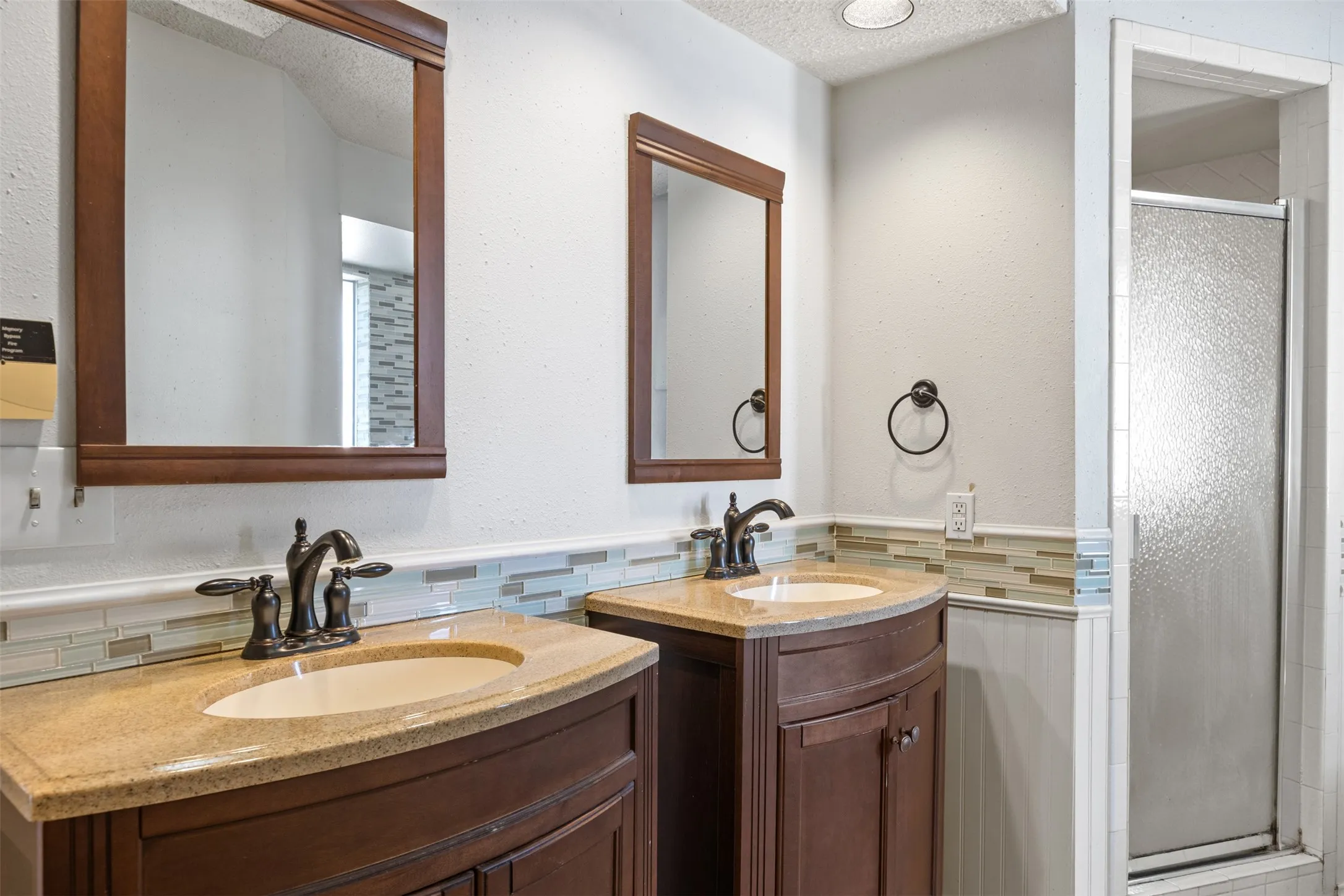 Single Family Residence For Sale in Collin County , 703 Spring Brook Drive, Allen, Texas 75002, 4 Bedroom, 3 Bathroom, 2 Garage spaces, 2,527 Sqft, built in 1981, mls#21395266, Real Estate Agent in Allen, Homes For Sale in Collin county, Homes For Sale in Allen, Realtor in Allen Texas, Real Estate Brokerage Independent Realty Texas, Luminita Cordes Realtor