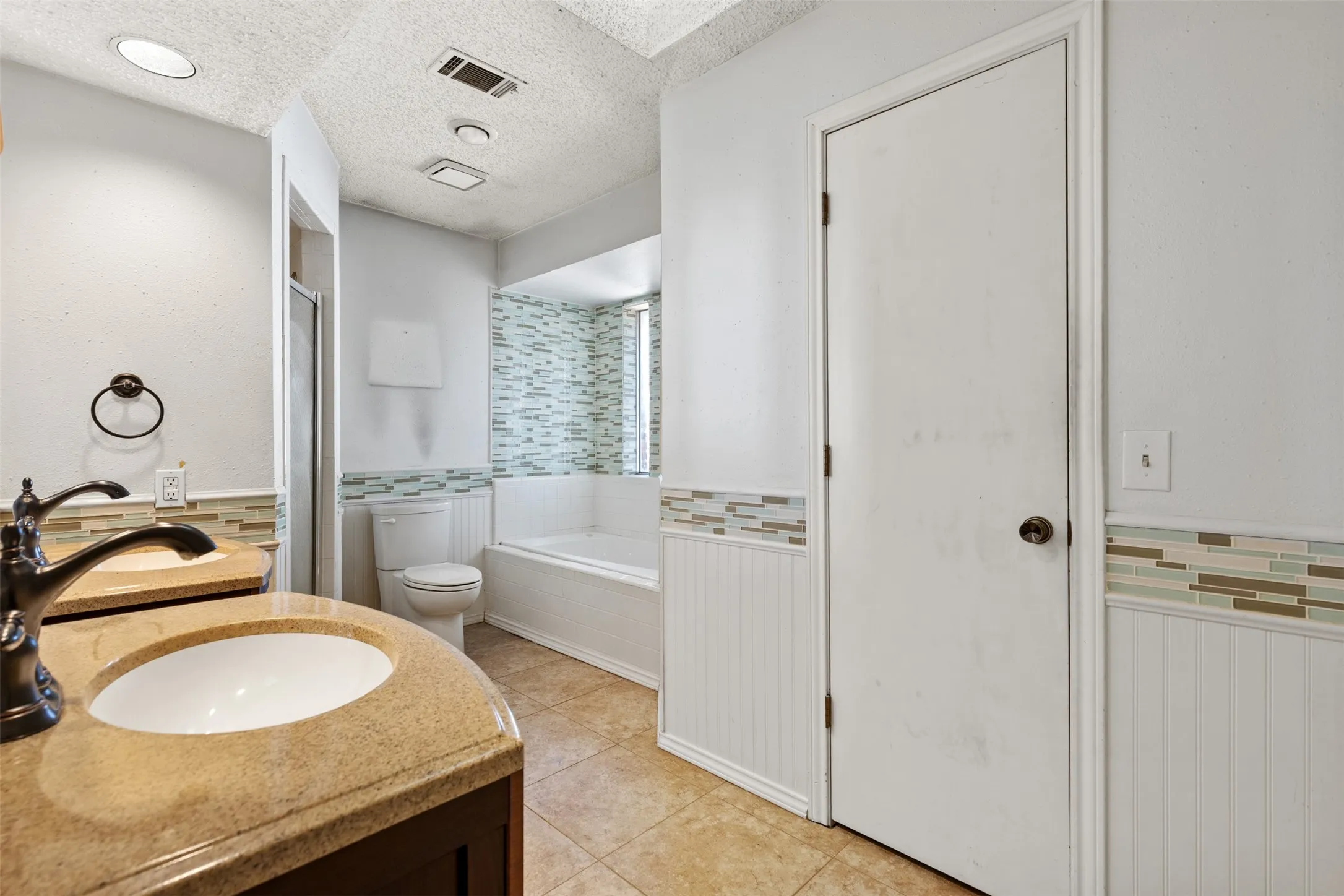 Single Family Residence For Sale in Collin County , 703 Spring Brook Drive, Allen, Texas 75002, 4 Bedroom, 3 Bathroom, 2 Garage spaces, 2,527 Sqft, built in 1981, mls#21395266, Real Estate Agent in Allen, Homes For Sale in Collin county, Homes For Sale in Allen, Realtor in Allen Texas, Real Estate Brokerage Independent Realty Texas, Luminita Cordes Realtor