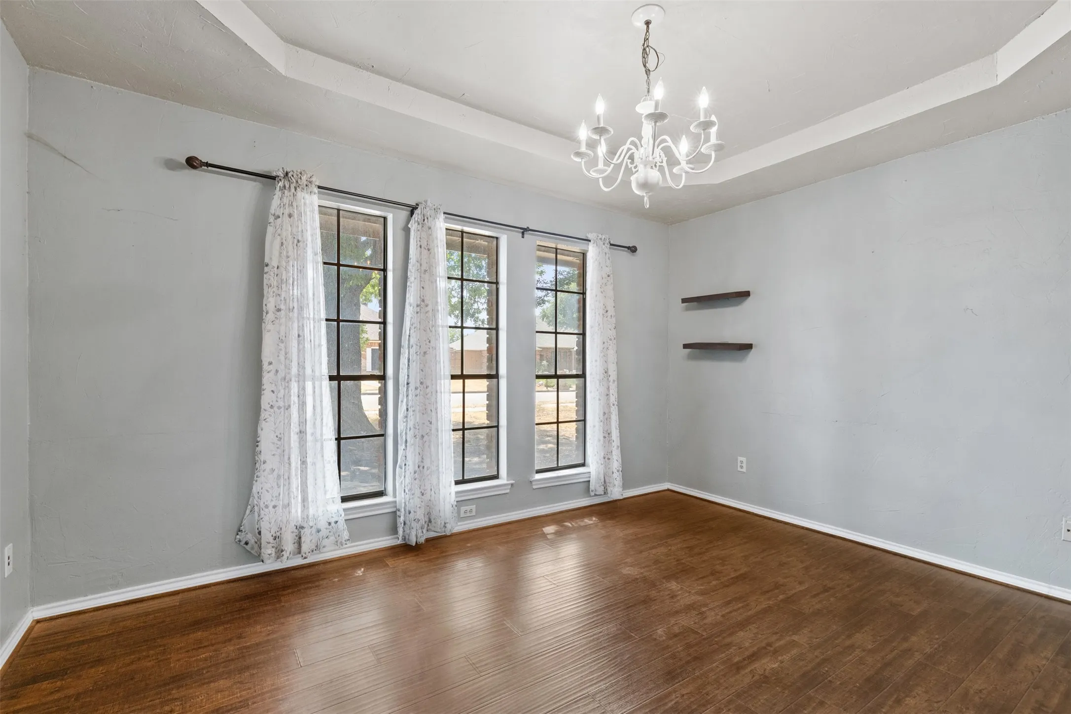 Single Family Residence For Sale in Collin County , 703 Spring Brook Drive, Allen, Texas 75002, 4 Bedroom, 3 Bathroom, 2 Garage spaces, 2,527 Sqft, built in 1981, mls#21395266, Real Estate Agent in Allen, Homes For Sale in Collin county, Homes For Sale in Allen, Realtor in Allen Texas, Real Estate Brokerage Independent Realty Texas, Luminita Cordes Realtor
