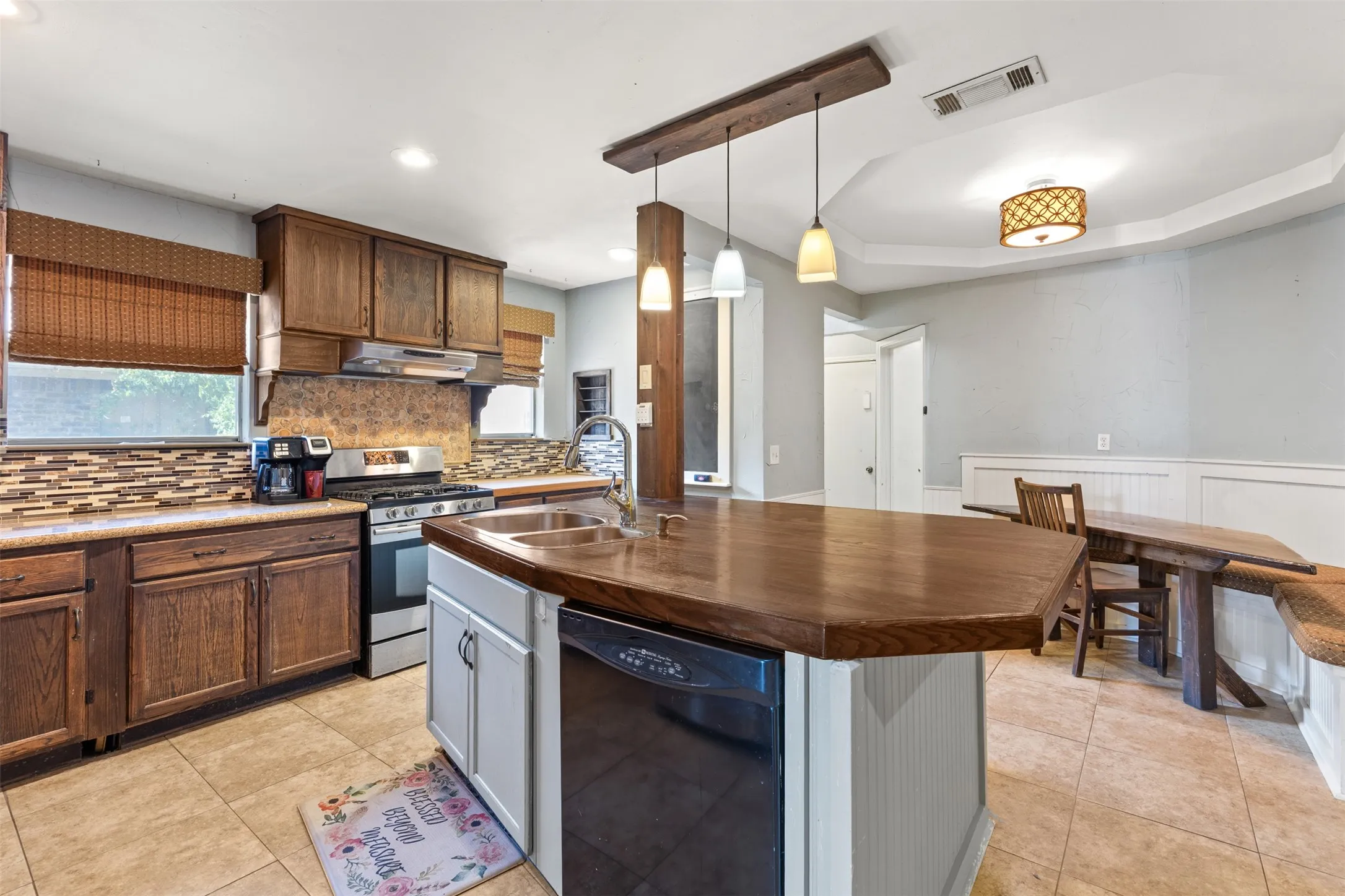 Single Family Residence For Sale in Collin County , 703 Spring Brook Drive, Allen, Texas 75002, 4 Bedroom, 3 Bathroom, 2 Garage spaces, 2,527 Sqft, built in 1981, mls#21395266, Real Estate Agent in Allen, Homes For Sale in Collin county, Homes For Sale in Allen, Realtor in Allen Texas, Real Estate Brokerage Independent Realty Texas, Luminita Cordes Realtor