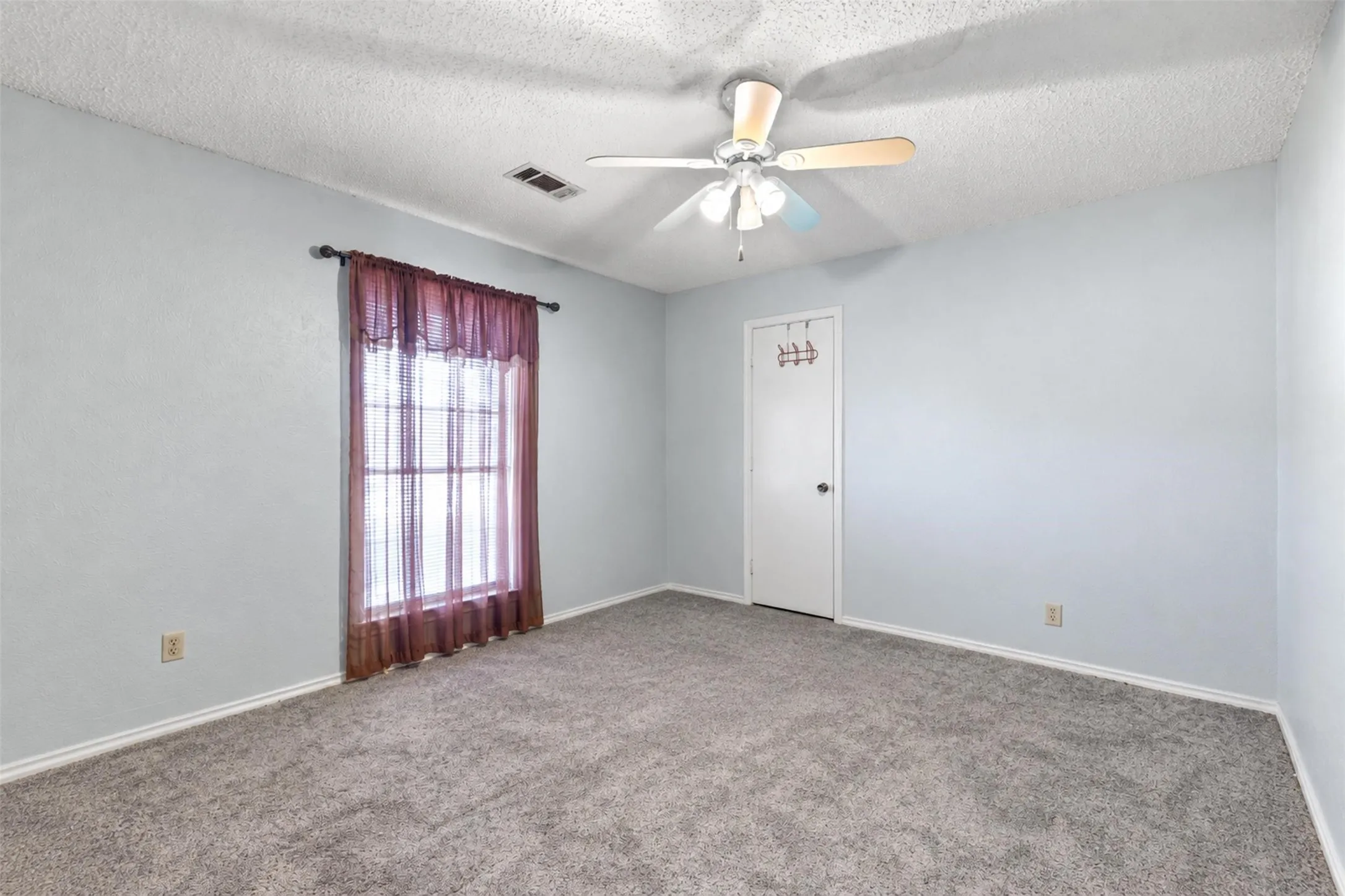 Single Family Residence For Sale in Collin County , 703 Spring Brook Drive, Allen, Texas 75002, 4 Bedroom, 3 Bathroom, 2 Garage spaces, 2,527 Sqft, built in 1981, mls#21395266, Real Estate Agent in Allen, Homes For Sale in Collin county, Homes For Sale in Allen, Realtor in Allen Texas, Real Estate Brokerage Independent Realty Texas, Luminita Cordes Realtor