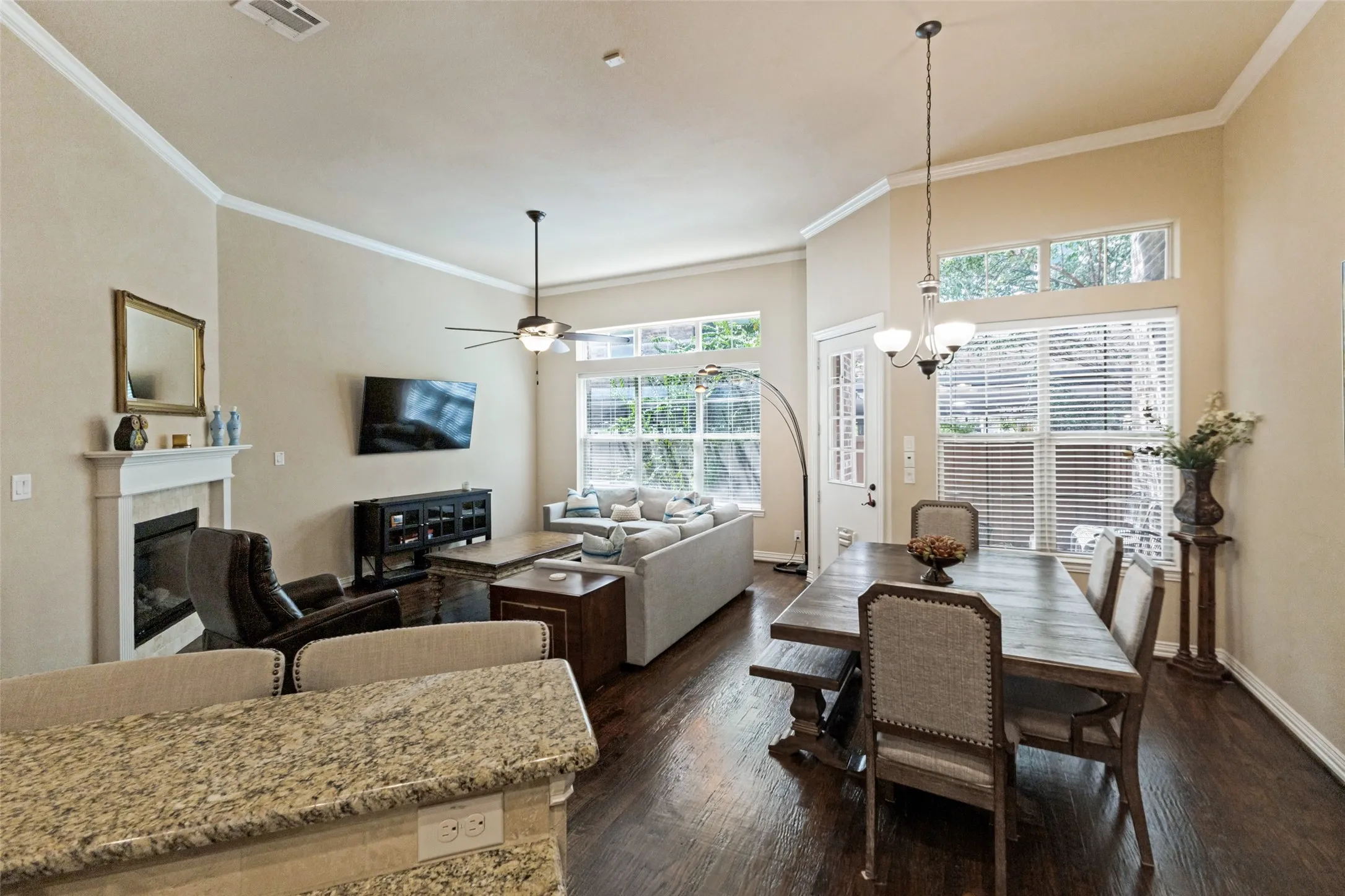 Townhouse For Sale in Dallas County , 2211 Eriksson Lane, Dallas, Texas 75204, 3 Bedroom, 3 Bathroom, 2 Garage spaces, 1,912 Sqft, built in 2013, mls#21396970, Real Estate Agent in Dallas, Homes For Sale in Dallas county, Homes For Sale in Dallas, Realtor in Dallas Texas, Real Estate Brokerage Independent Realty Texas, Luminita Cordes Realtor