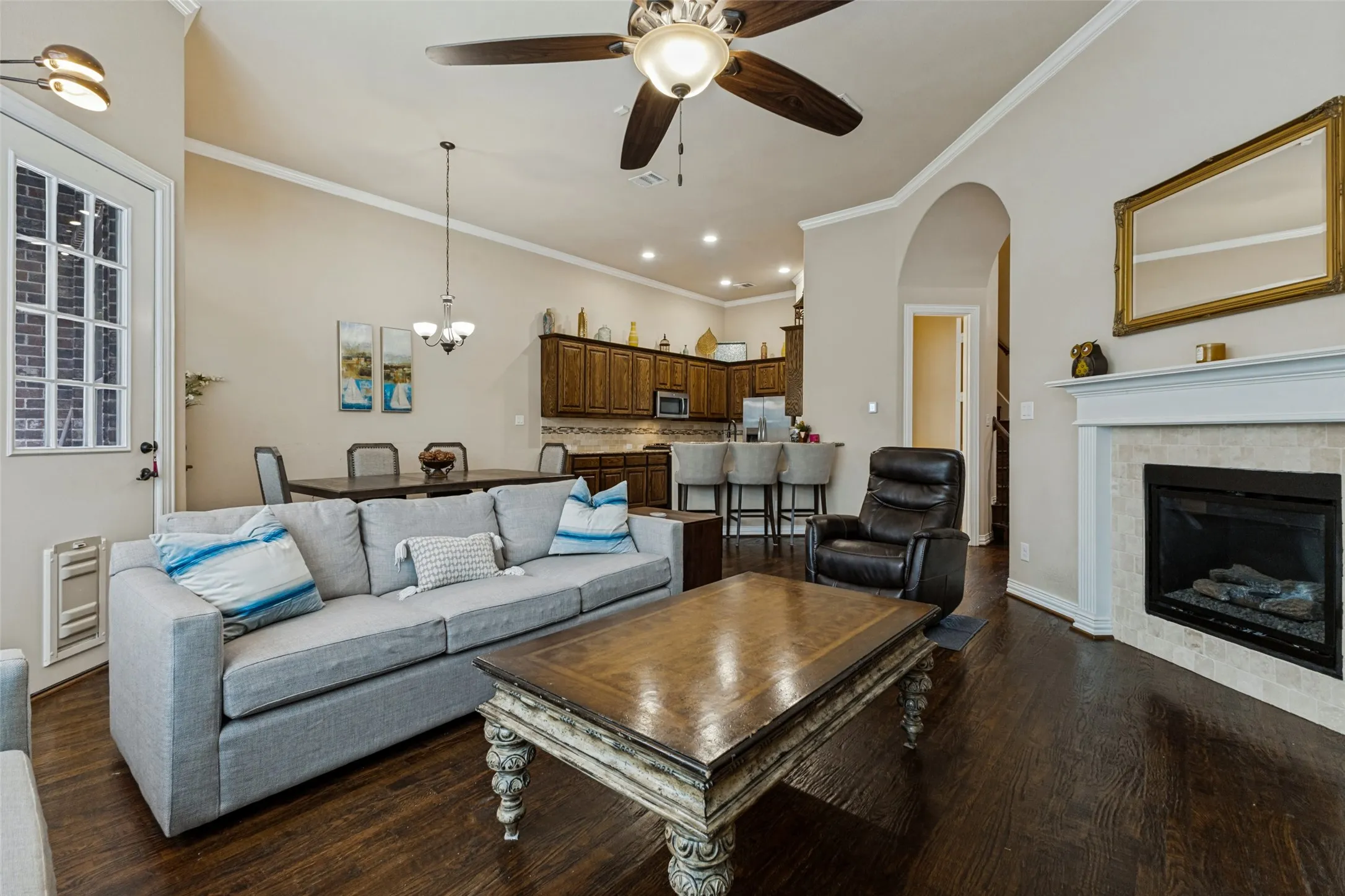 Townhouse For Sale in Dallas County , 2211 Eriksson Lane, Dallas, Texas 75204, 3 Bedroom, 3 Bathroom, 2 Garage spaces, 1,912 Sqft, built in 2013, mls#21396970, Real Estate Agent in Dallas, Homes For Sale in Dallas county, Homes For Sale in Dallas, Realtor in Dallas Texas, Real Estate Brokerage Independent Realty Texas, Luminita Cordes Realtor